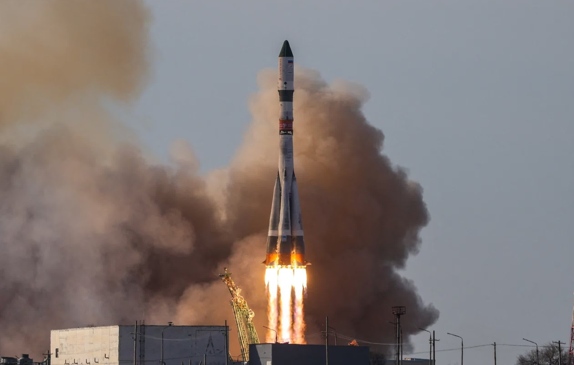 Chan dung 'sat thu diet ham' duoc Iran nham vao tau san bay My hinh anh