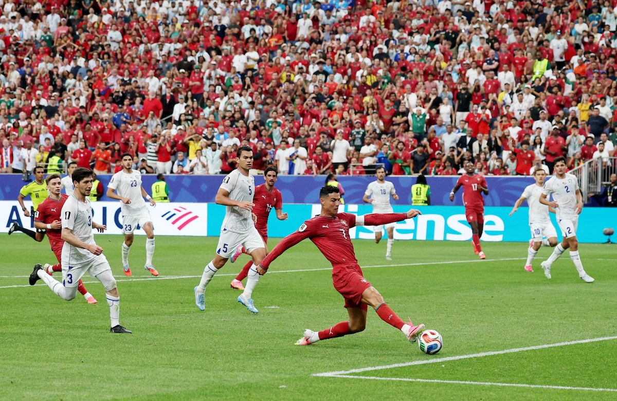 Duong chay sieu viet cua Cristiano Ronaldo hinh anh