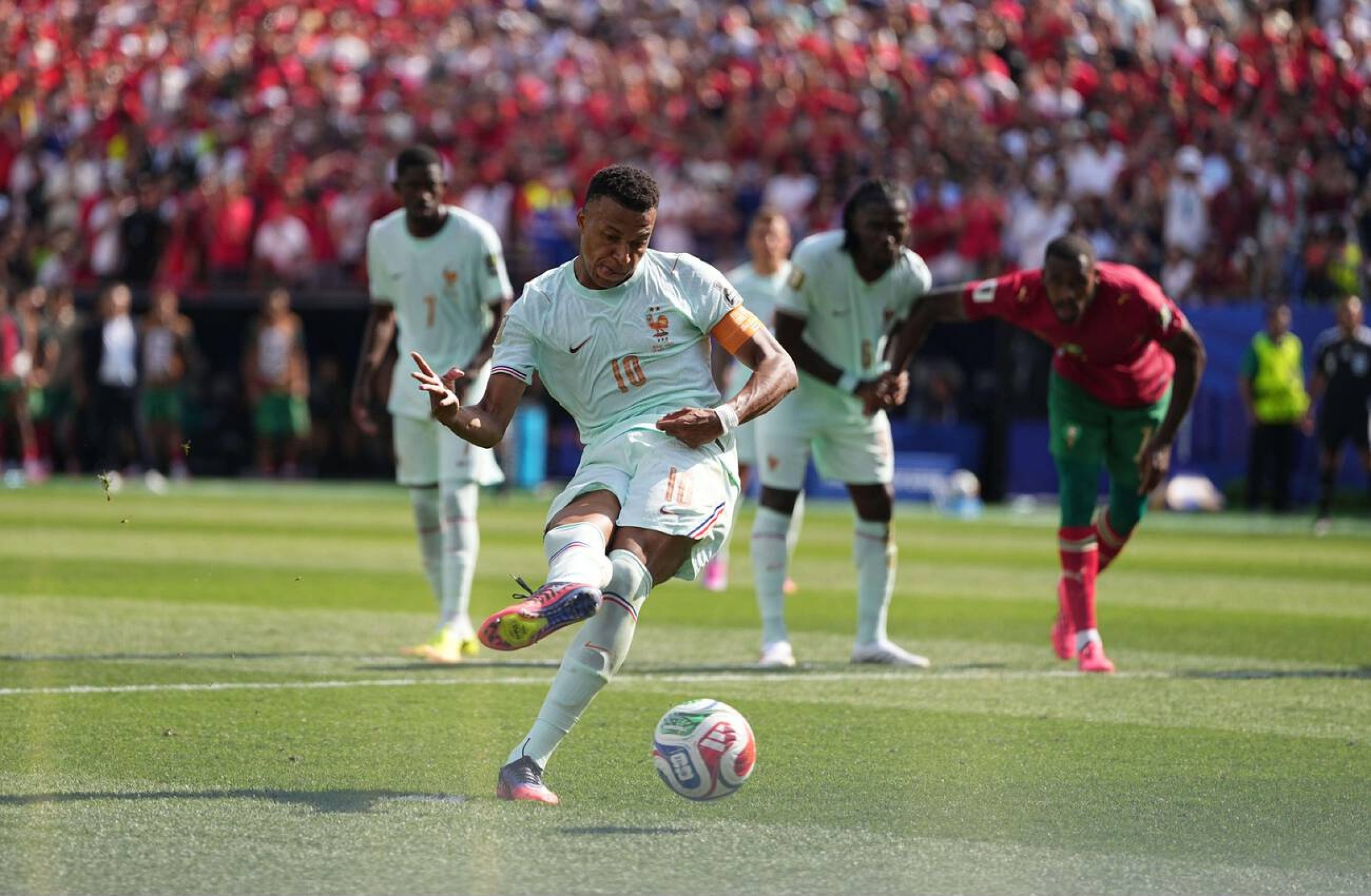 Noi am anh cua Mbappe, Messi o World Cup hinh anh