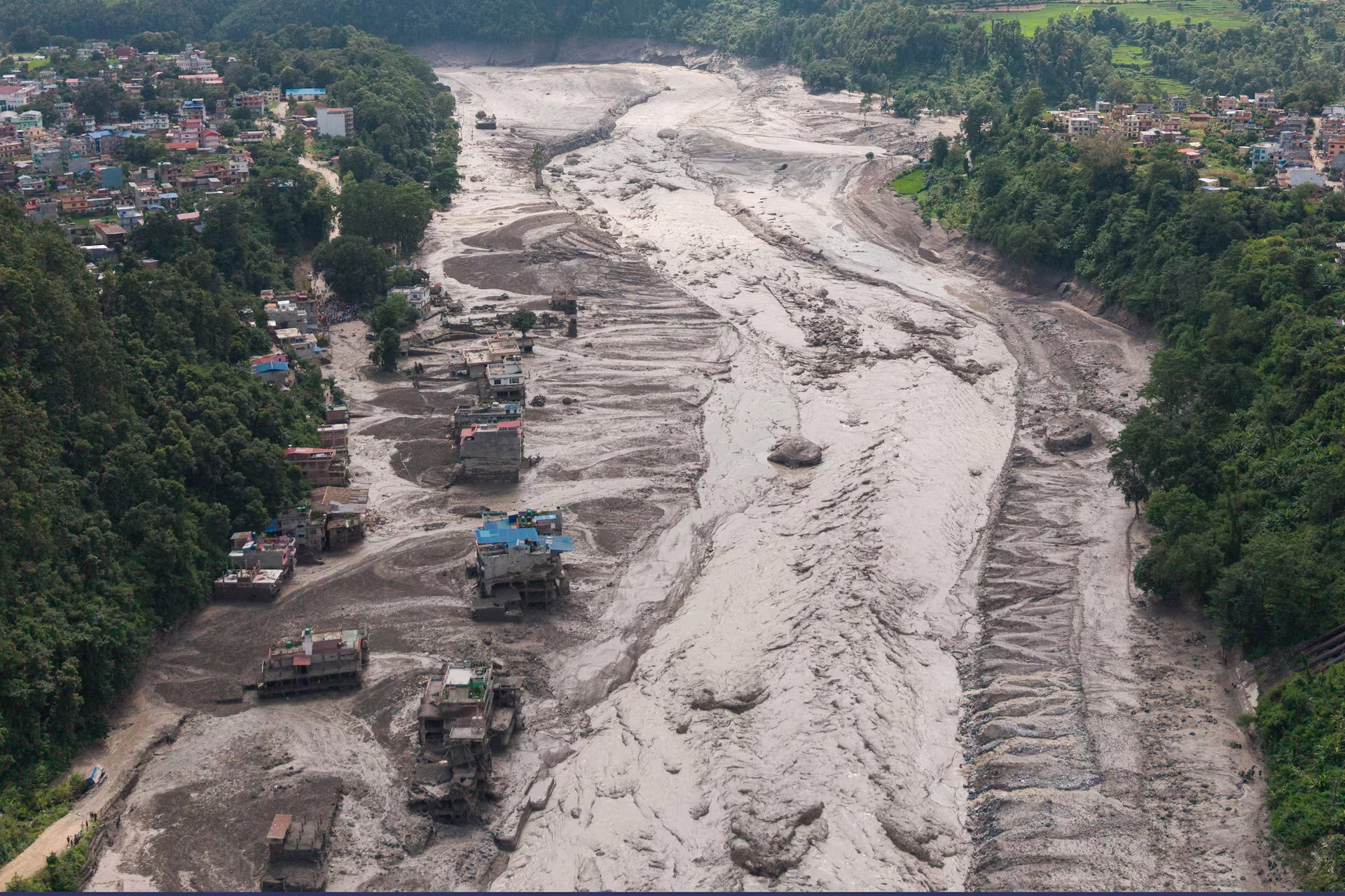 Các nhà khoa học dự đoán nguyên nhân trận lũ kinh hoàng ở Nepal