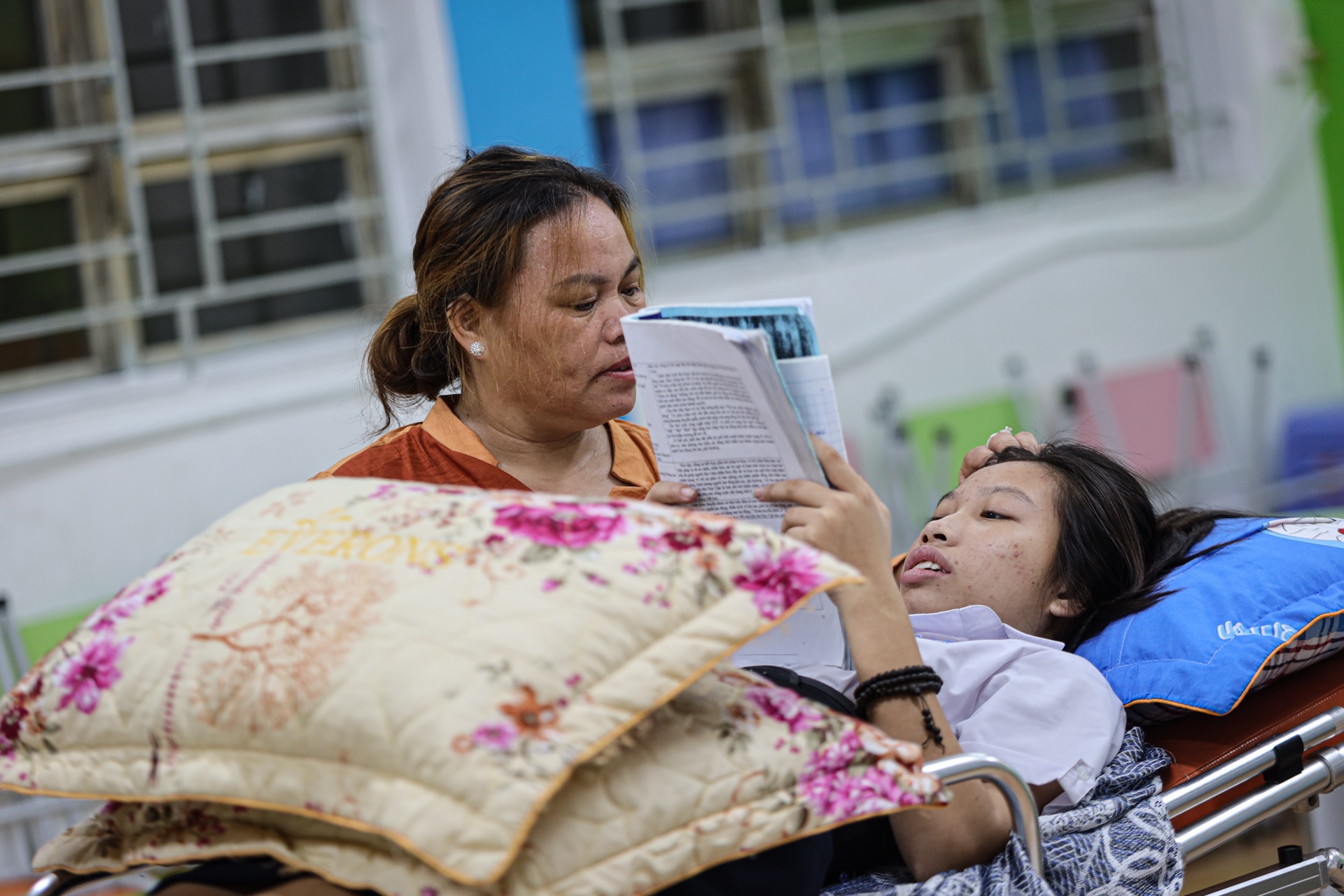 Thi sinh nam cang viet bai thi vao lop 10 o TP.HCM hinh anh