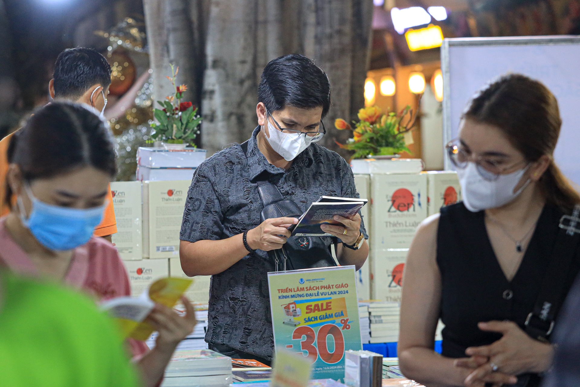 trien lam sach Phat Giao anh 5