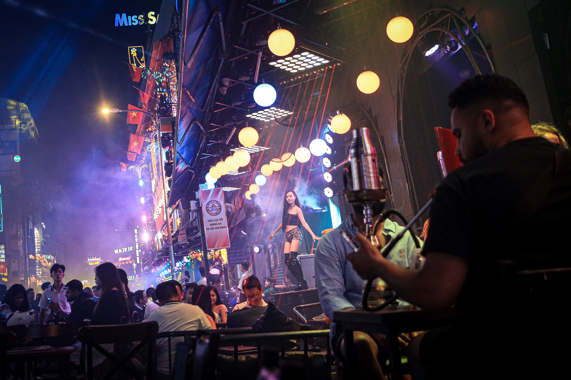 bong cuoi Bui Vien anh 10