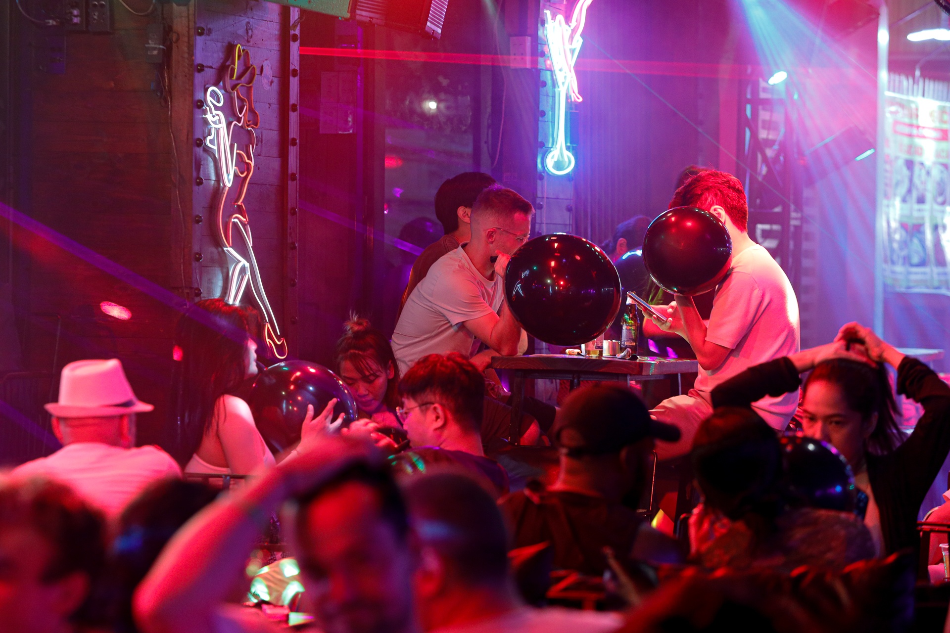 bong cuoi Bui Vien anh 3