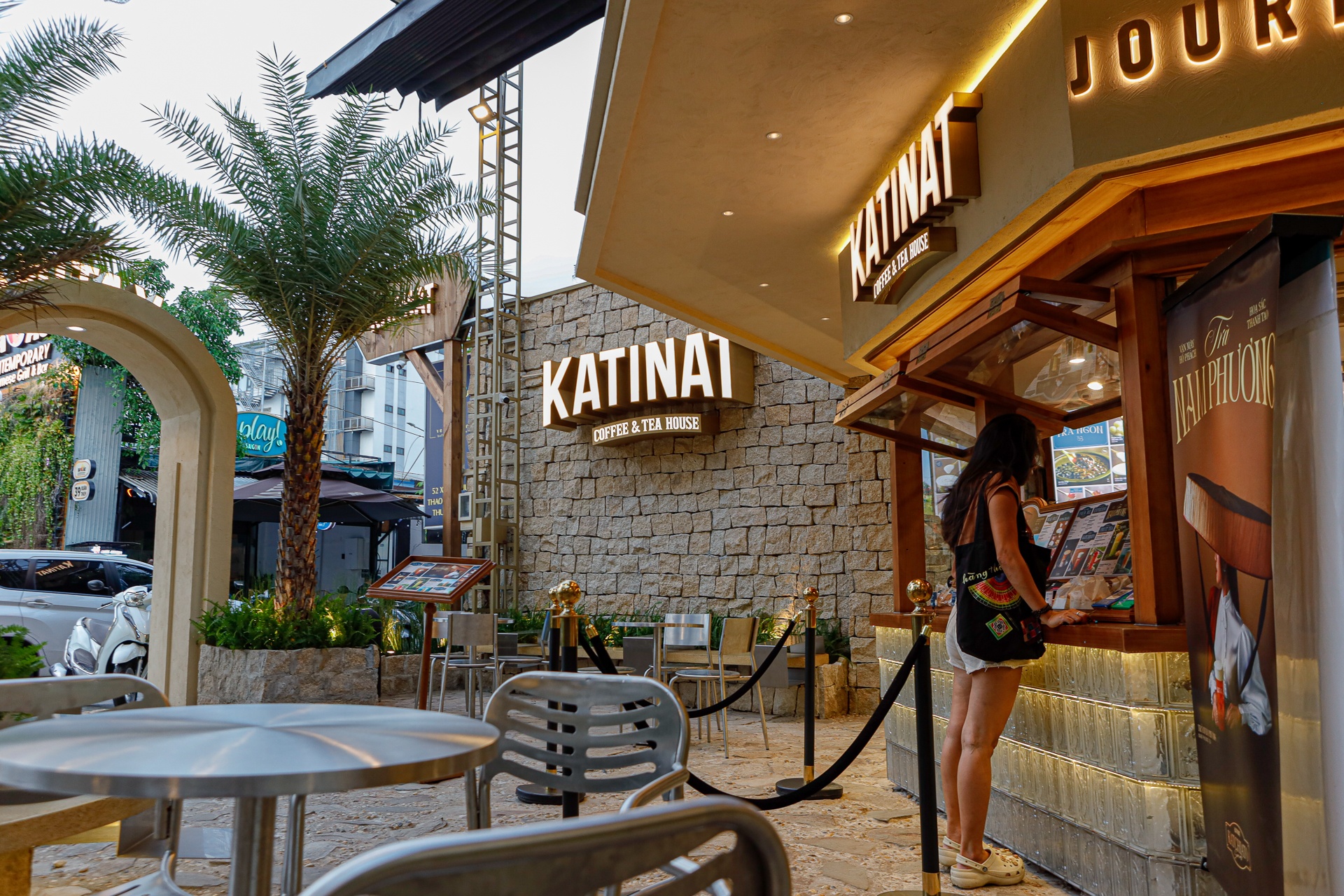 Hon 1 km co hang chuc quan ca phe, nha hang o 'khu nha giau' Thao Dien hinh anh