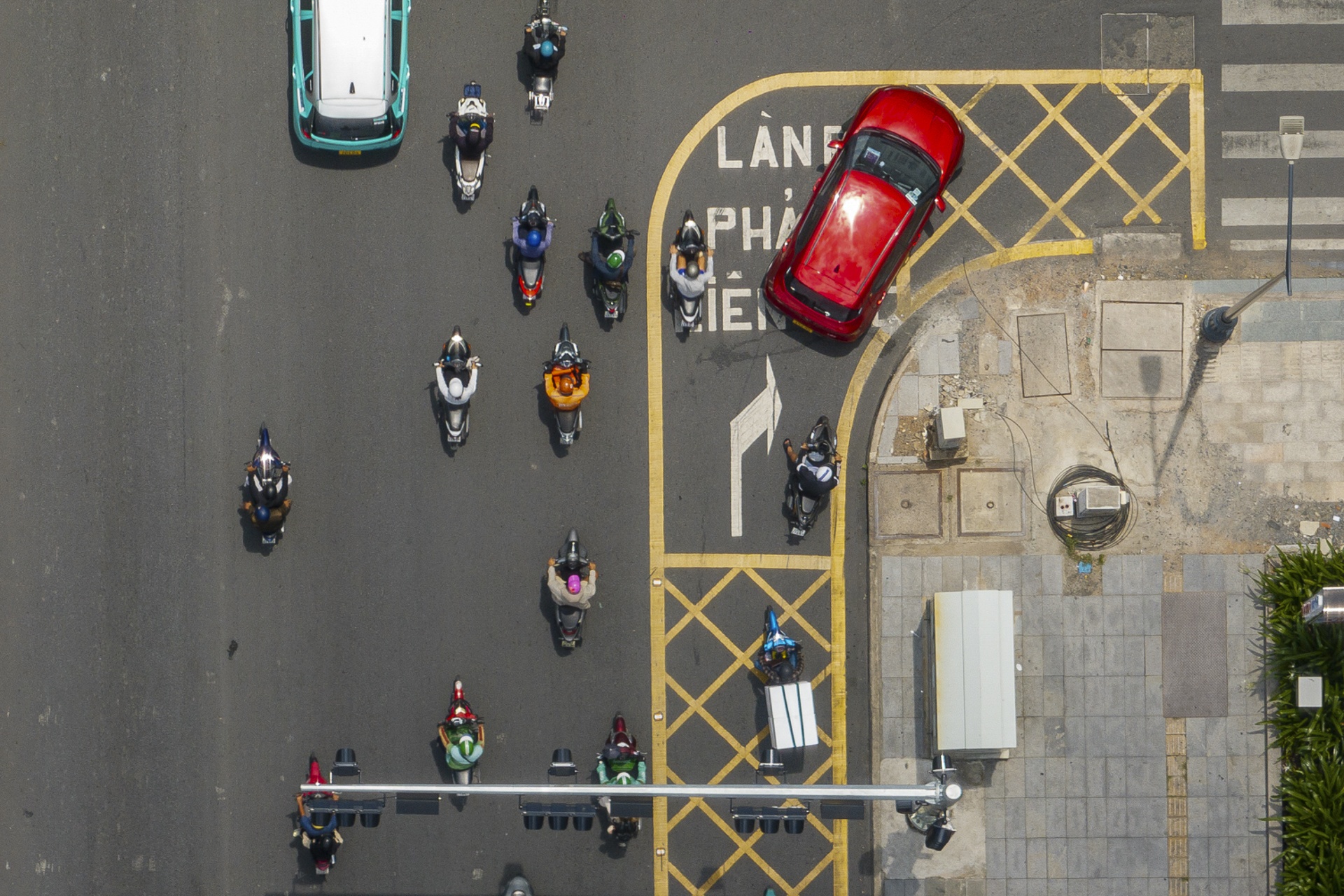 TP.HCM ke vach mat vong tai cac giao lo, diem nong giao thong hinh anh