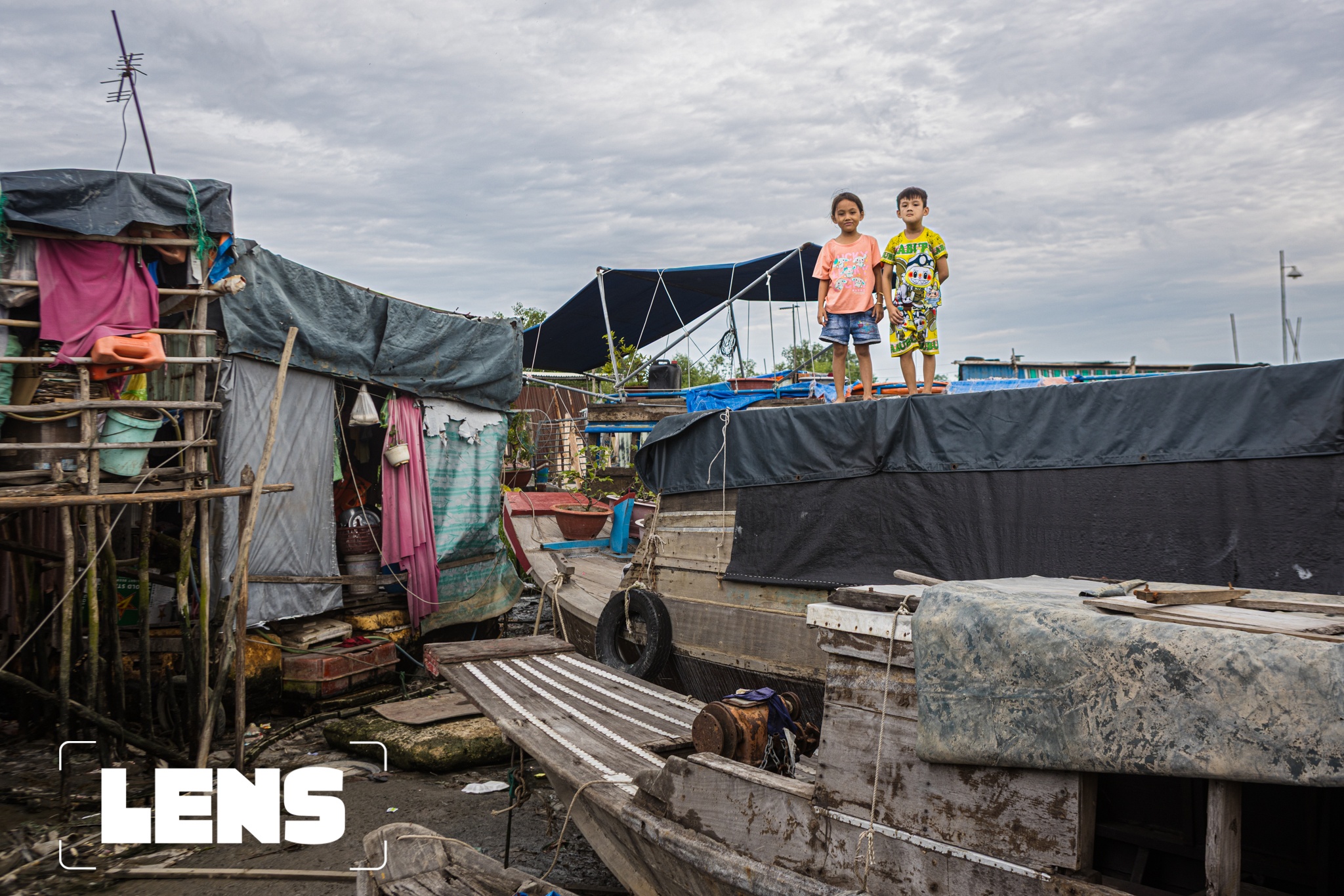 Nhung phan nguoi ven kenh TP.HCM hinh anh