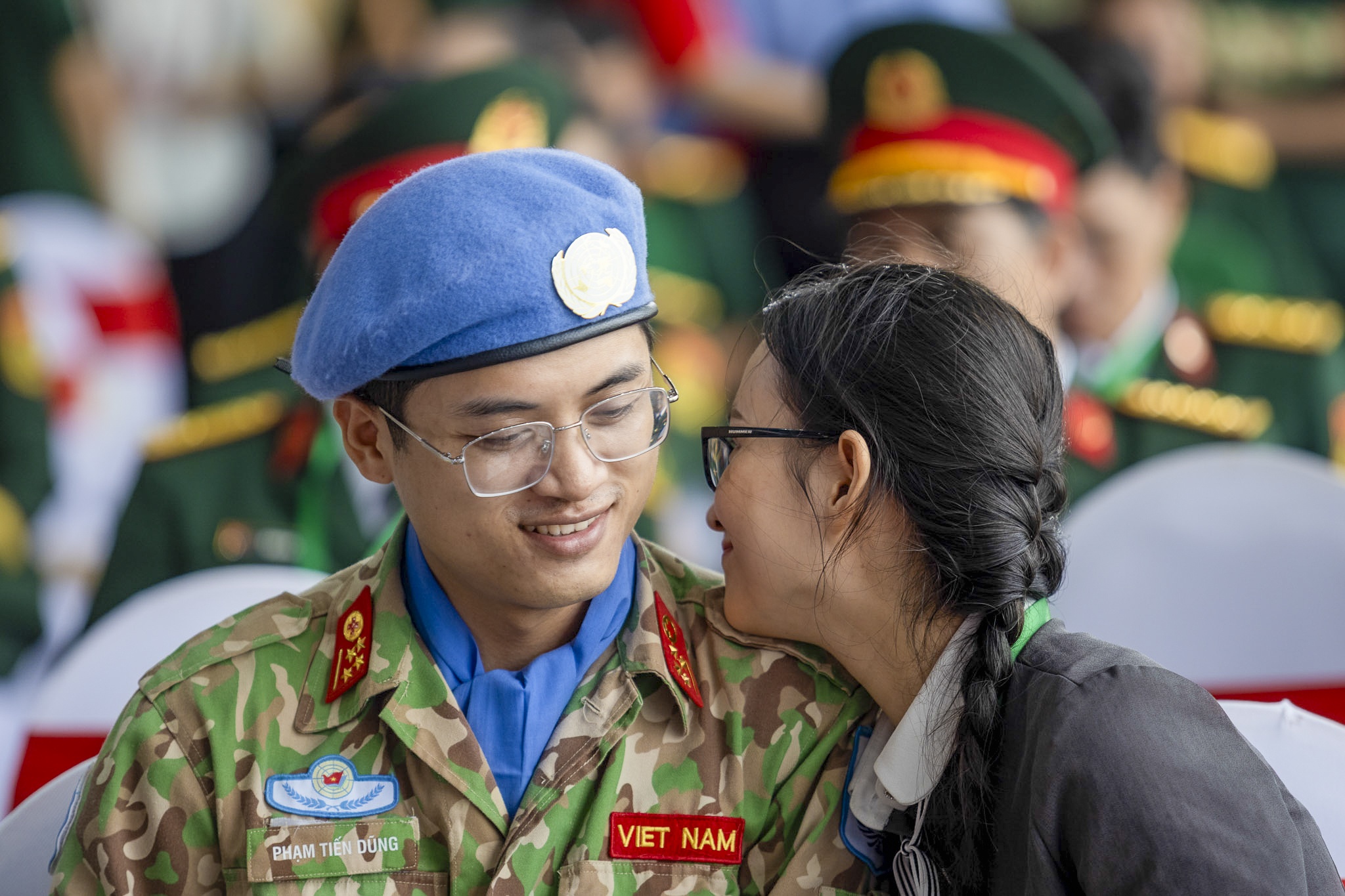 Phut chia tay chien si 'mu noi xanh' tu TP.HCM den Nam Sudan hinh anh