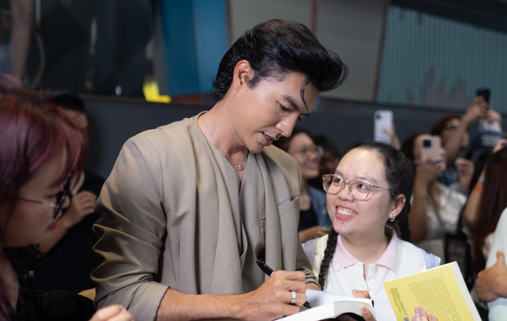 Dem cuoi cung 'Mua do' hinh anh