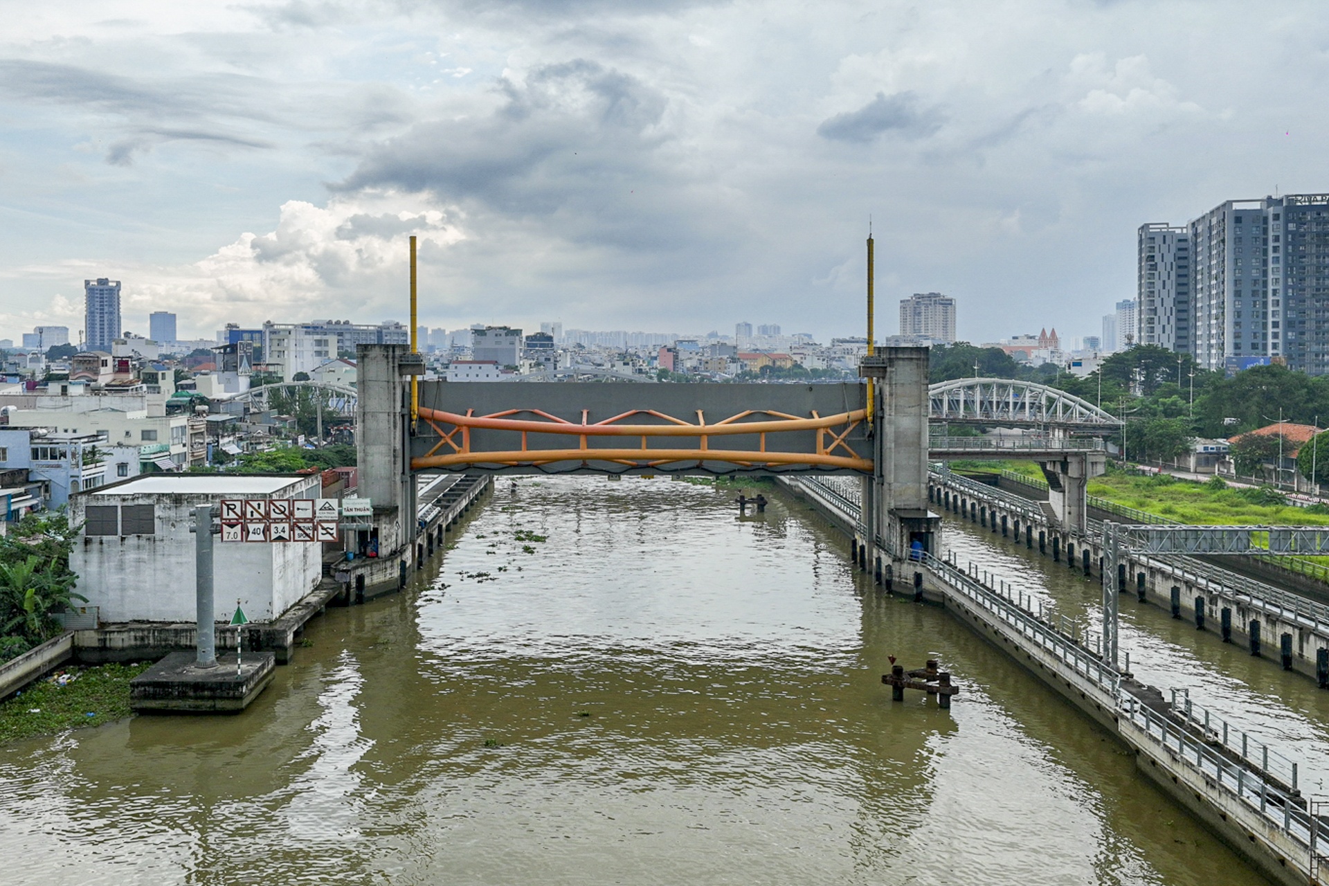 Hien trang cong chong ngap 10.000 ty cua TP.HCM 'dung hinh' suot 5 nam hinh anh