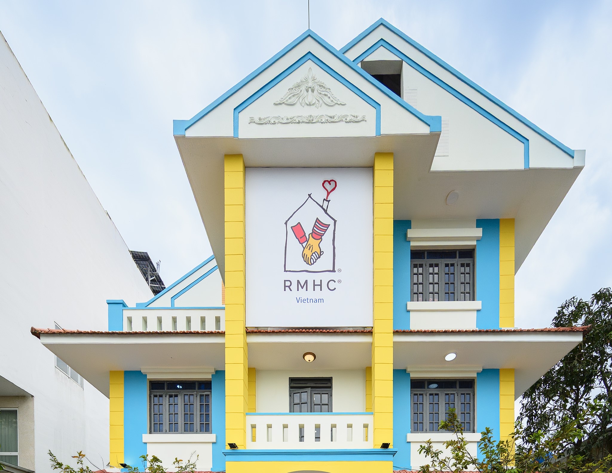 Ben trong nha luu tru mien phi cho benh nhi o TP.HCM hinh anh