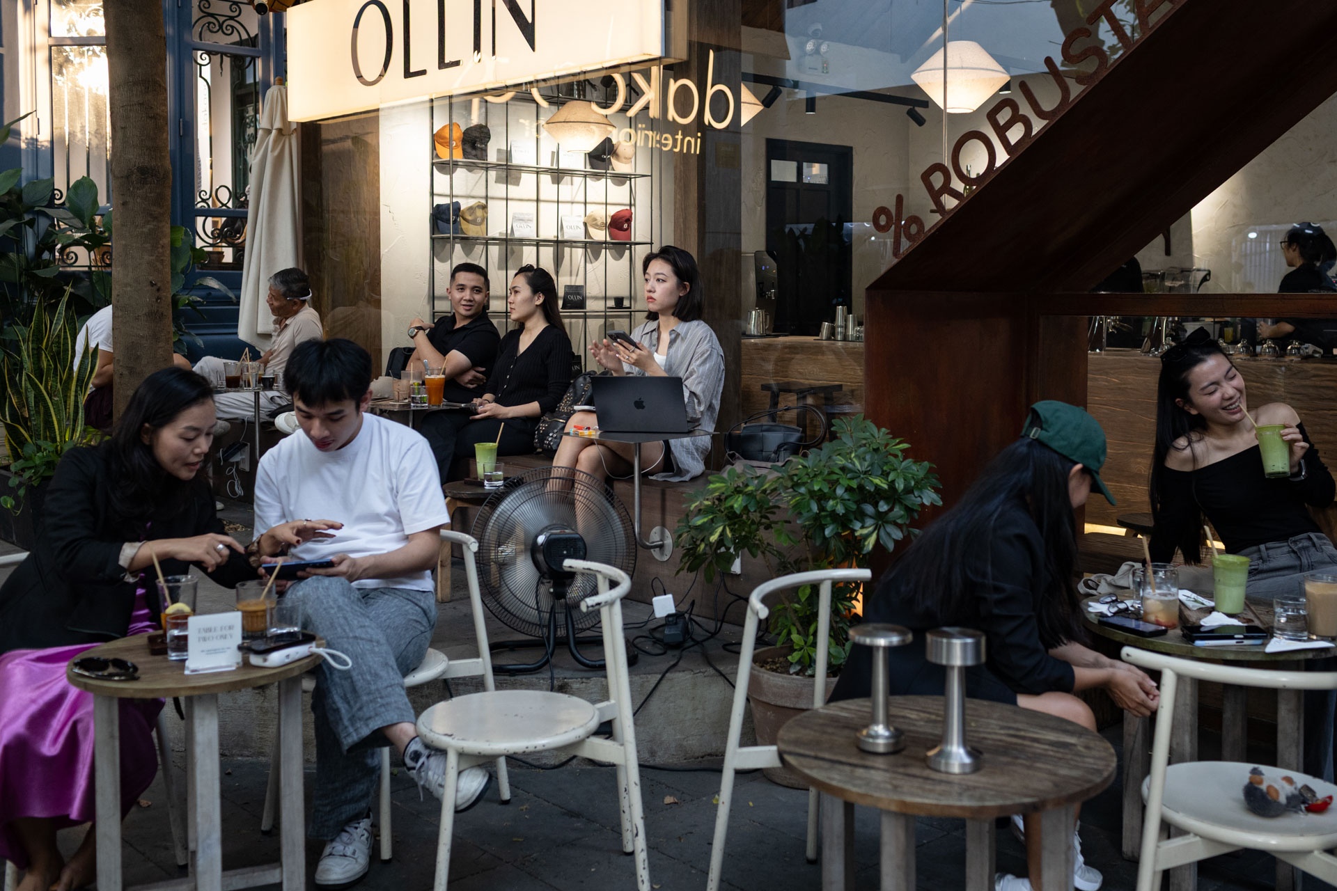 ca phe,  laptop,  ngay dau nam moi anh 1