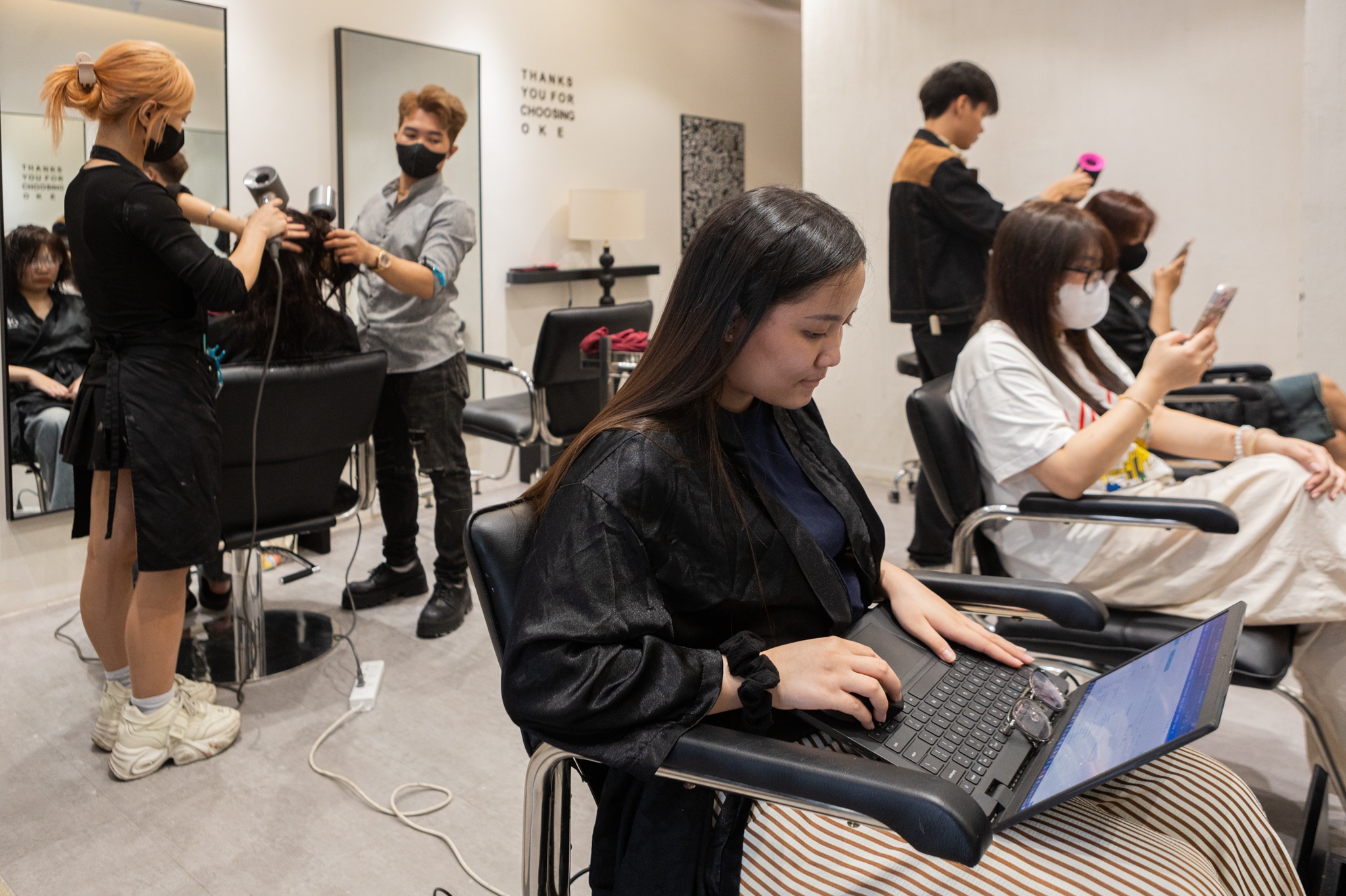 Deadline di sat, dan van phong TP.HCM van di lam toc, xam minh don Tet hinh anh