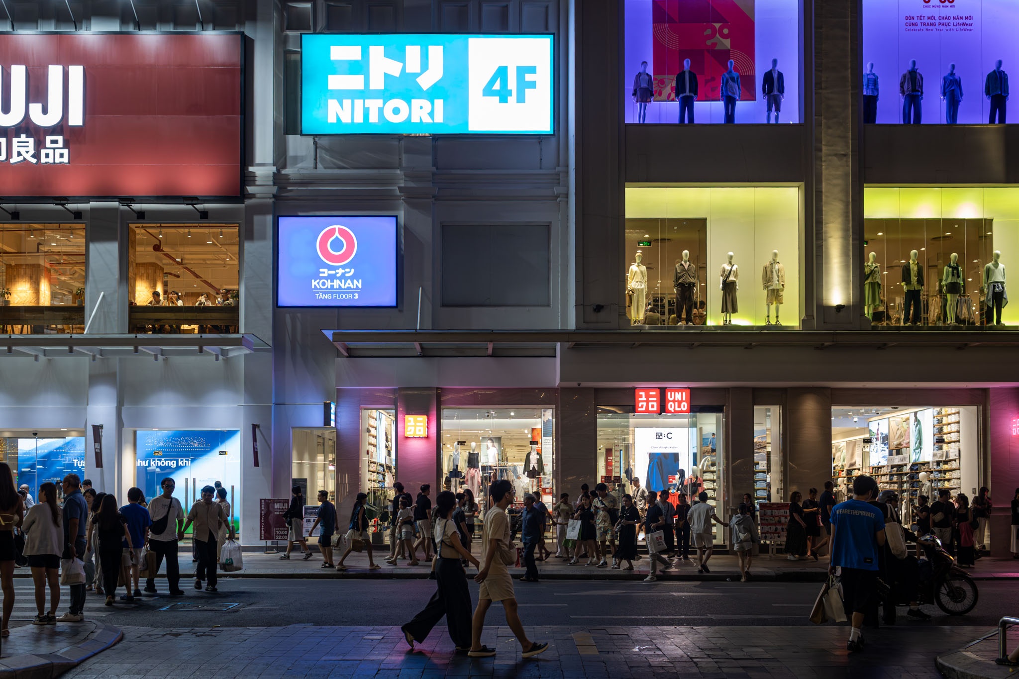 Tet,  tre,  mua sam,  2026 anh 1