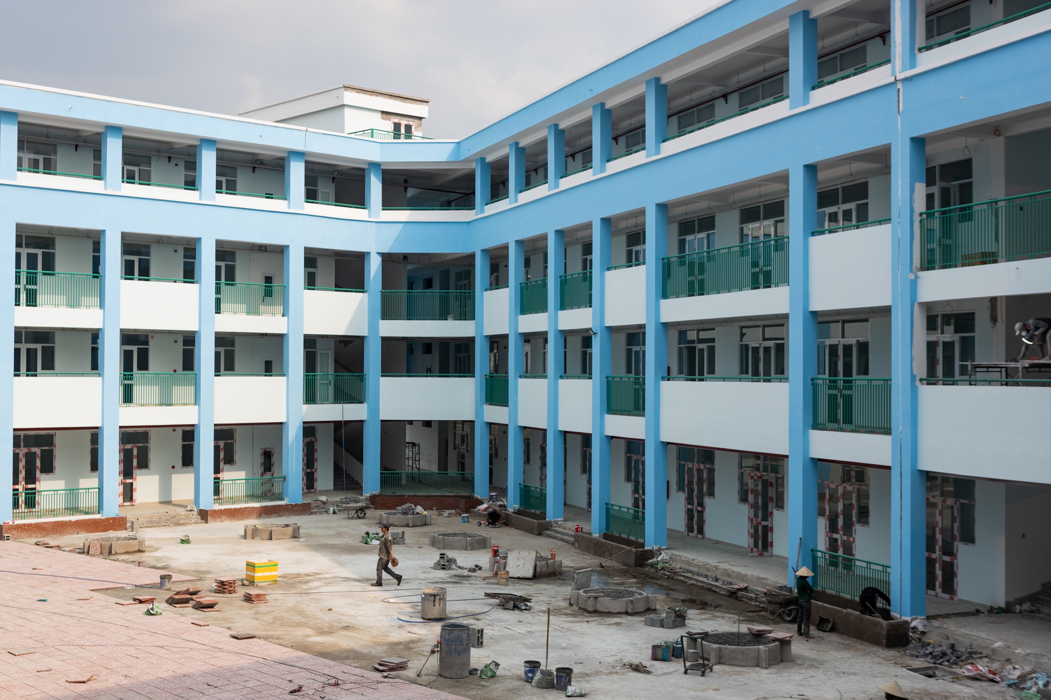 truong tren nghia trang anh 2