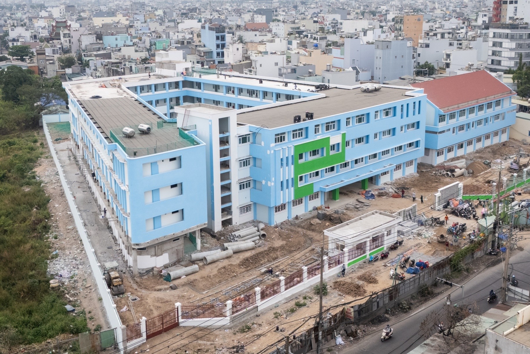 Ngoi truong tren khu dat tung la nghia trang lon nhat TP.HCM hinh anh