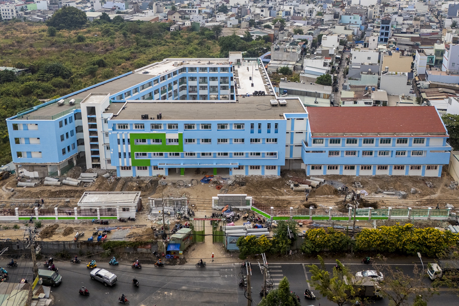 truong tren nghia trang anh 13