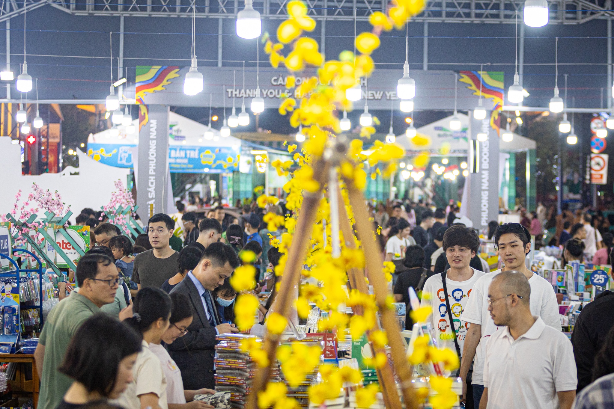 Le hoi Duong sach 2026 anh 2