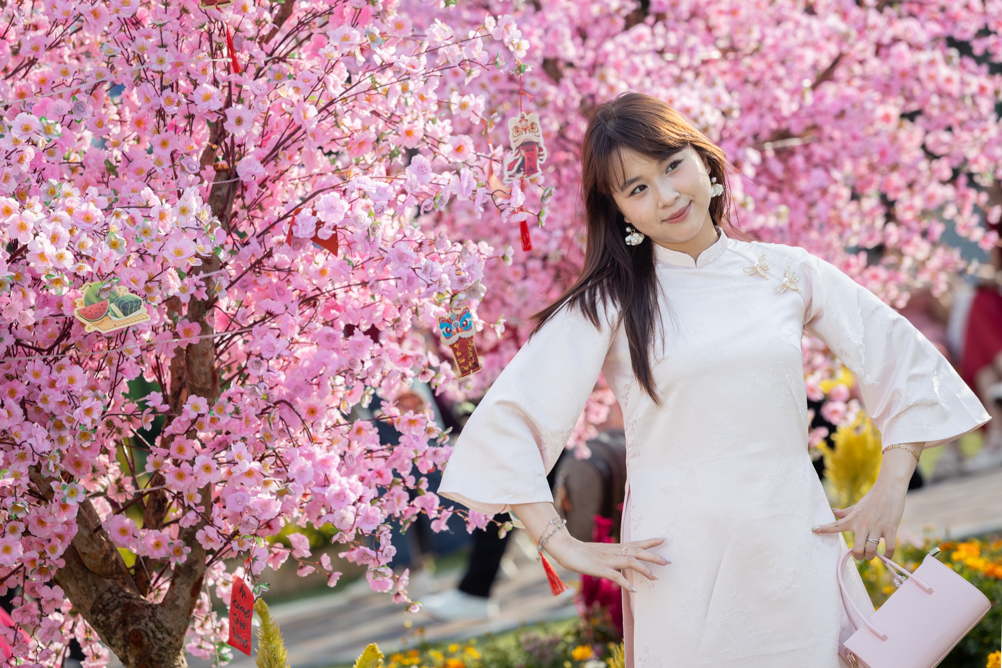 'Nang tho' kho khan tim goc chup anh tai duong hoa Nguyen Hue hinh anh