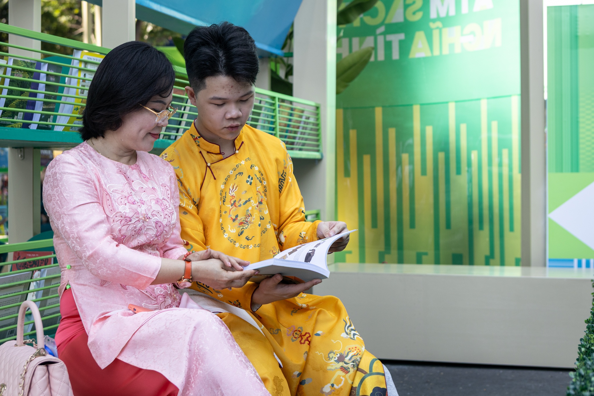 Li xi sach tet anh 8