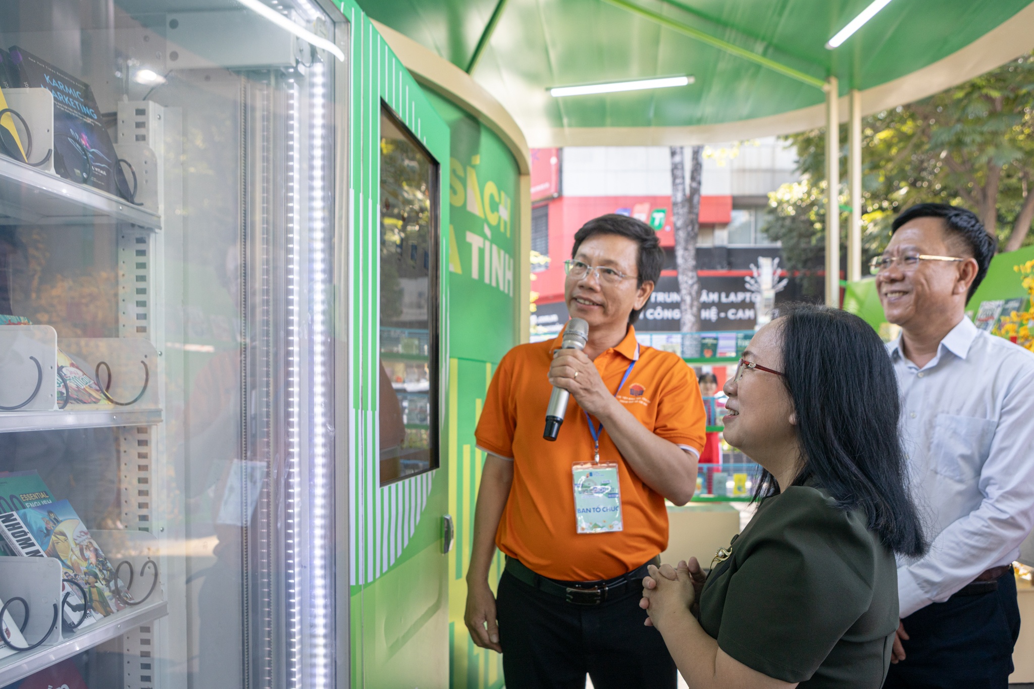 Li xi sach tet anh 3