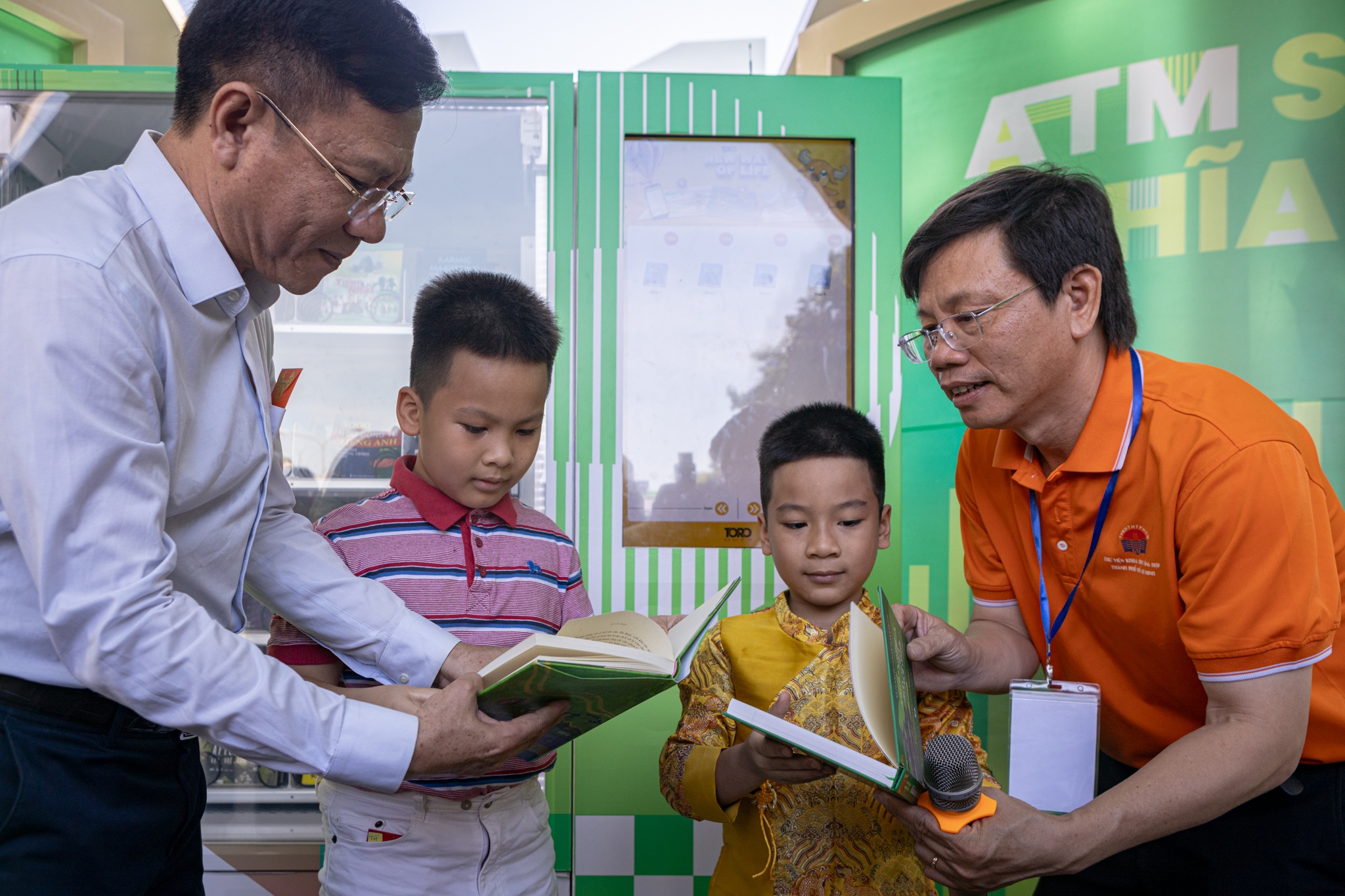 Li xi sach tet anh 4