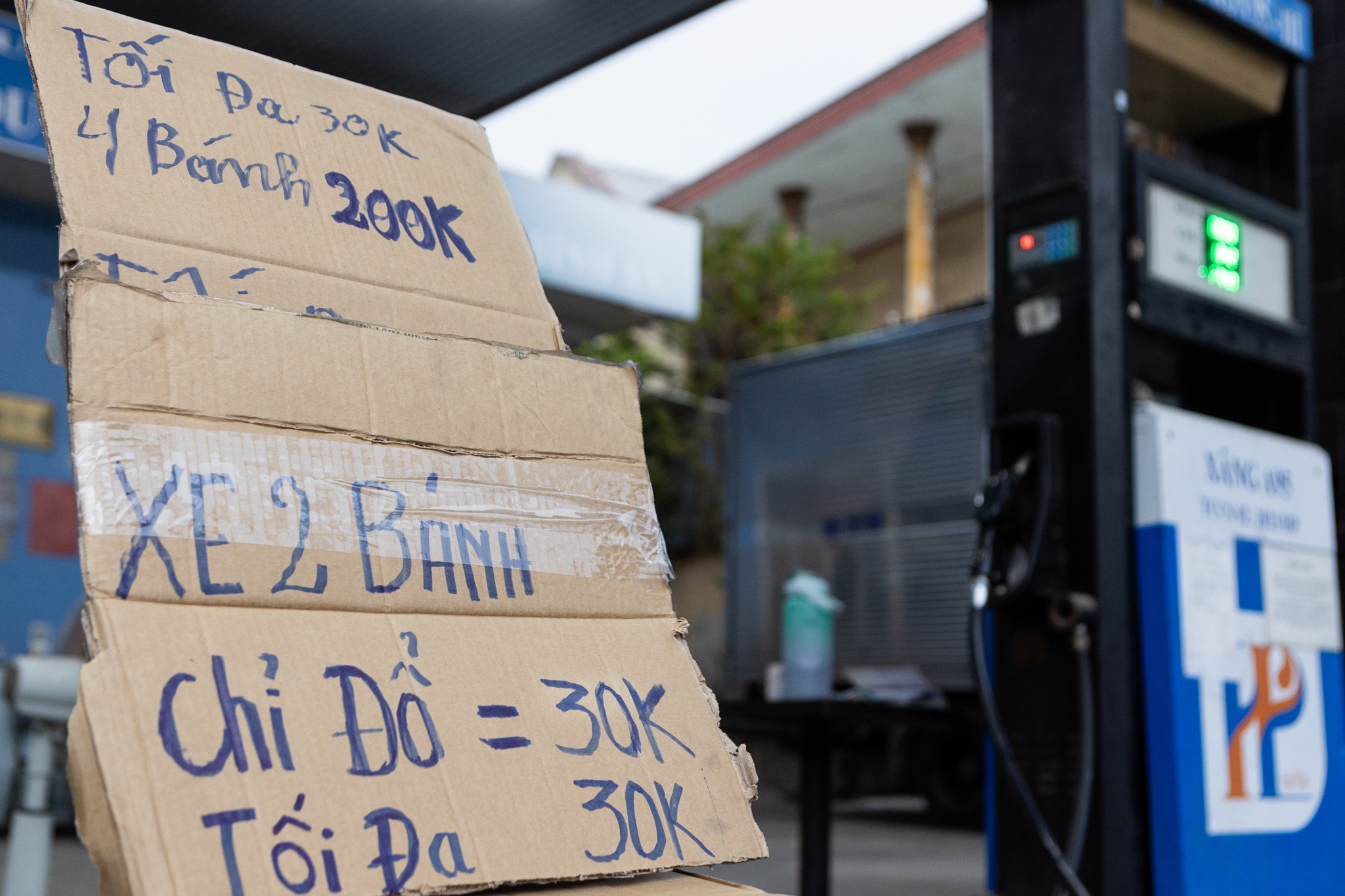 Hoat dong cua cac cay xang sau khi gia xang dau tang manh hinh anh