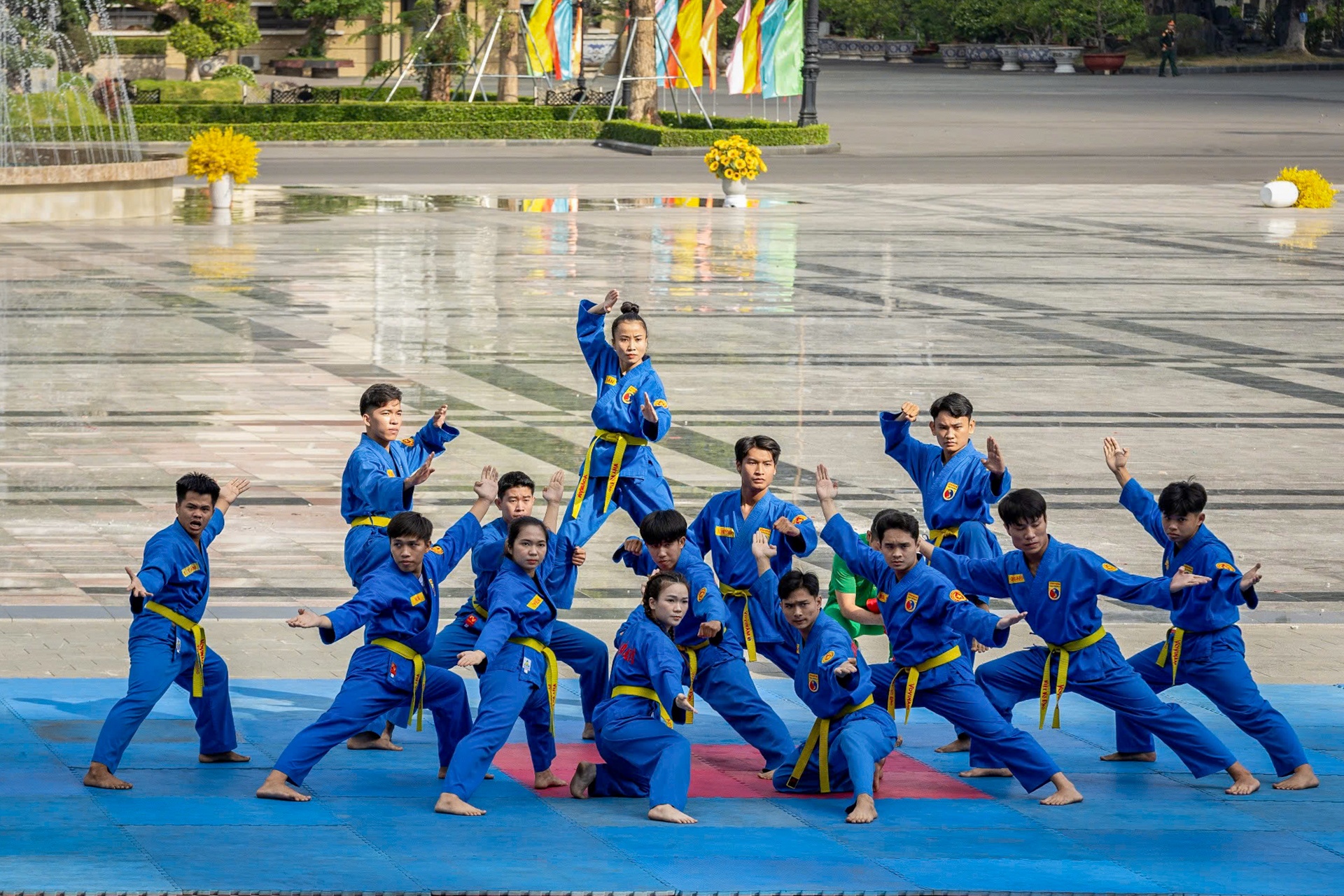 2.500 nguoi du dong dien nghe thuat tai Quan khu 7 hinh anh