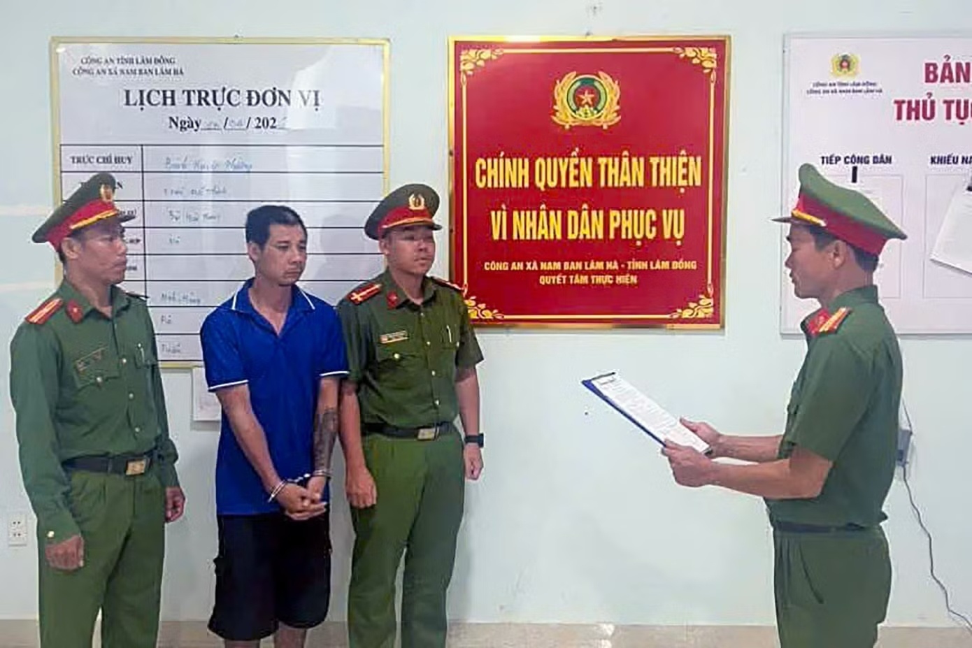 Chem me vo nhap vien khi duoc can ngan hanh hung vo hinh anh