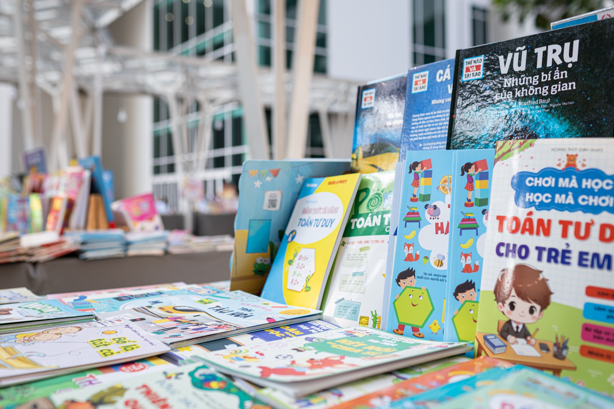 Hoi sach Khuyen doc anh 4