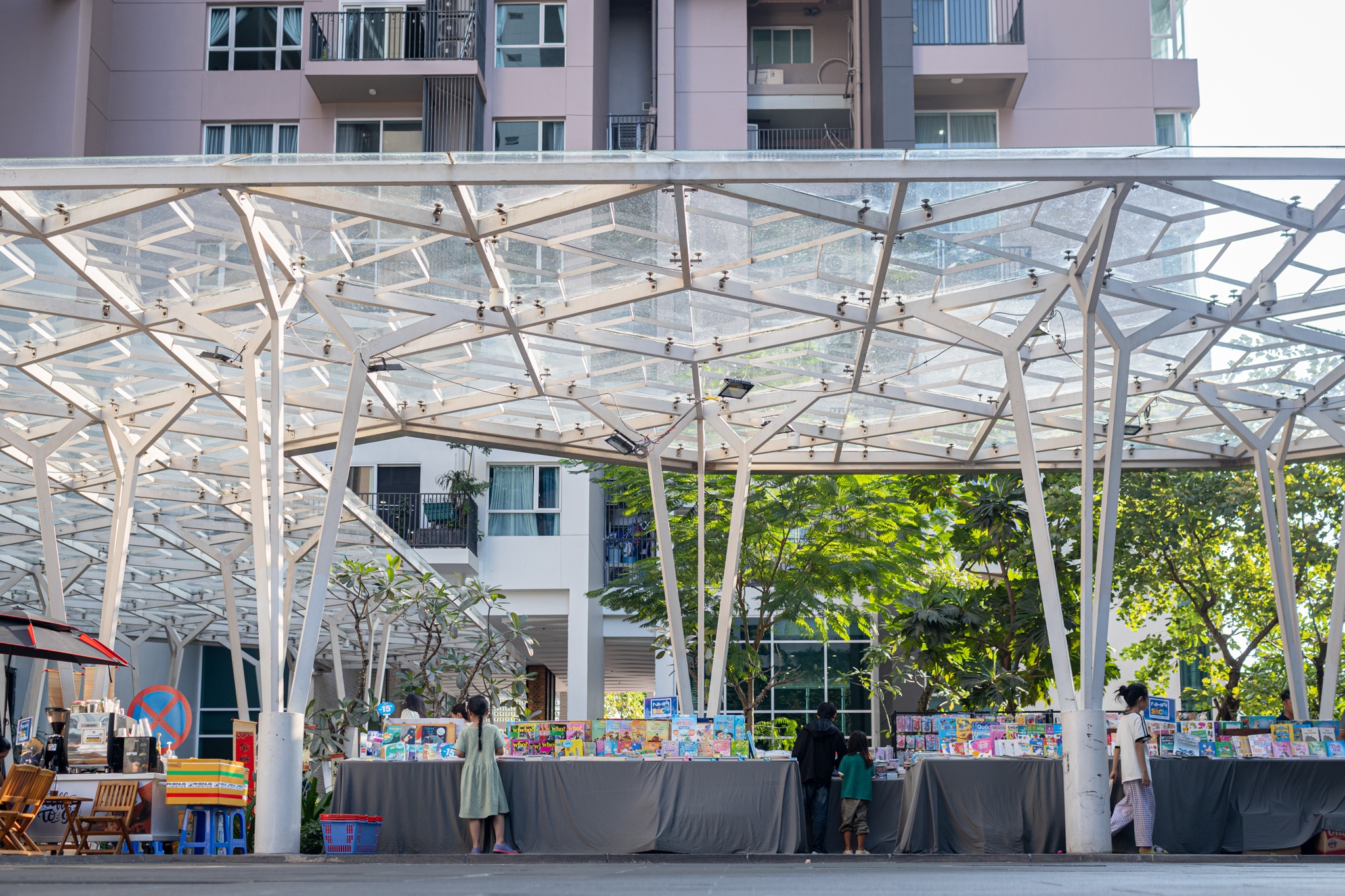 Hoi sach Khuyen doc anh 1