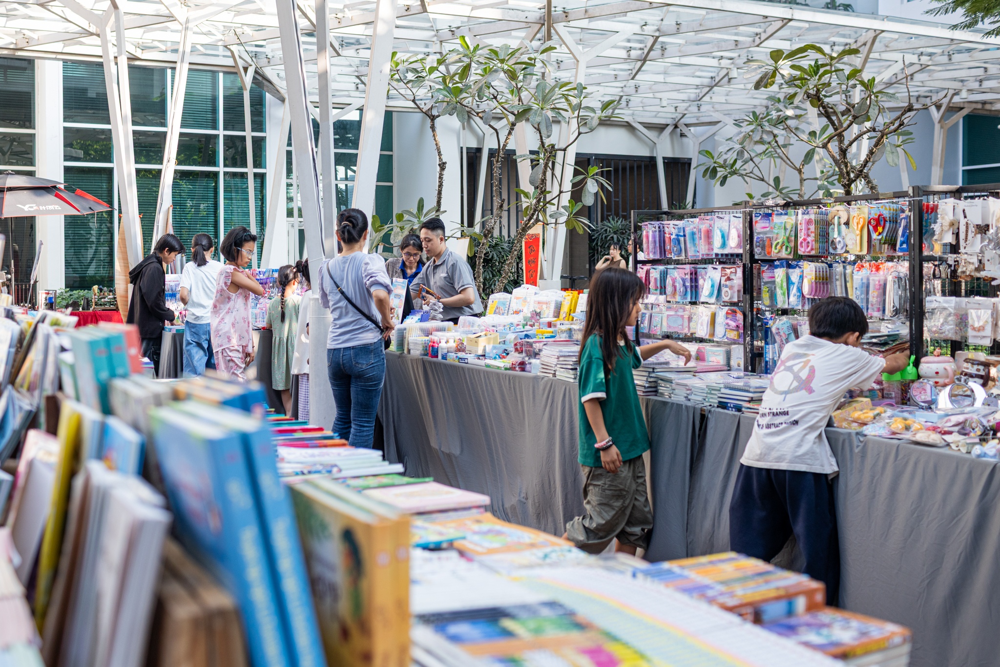 Hoi sach Khuyen doc anh 2