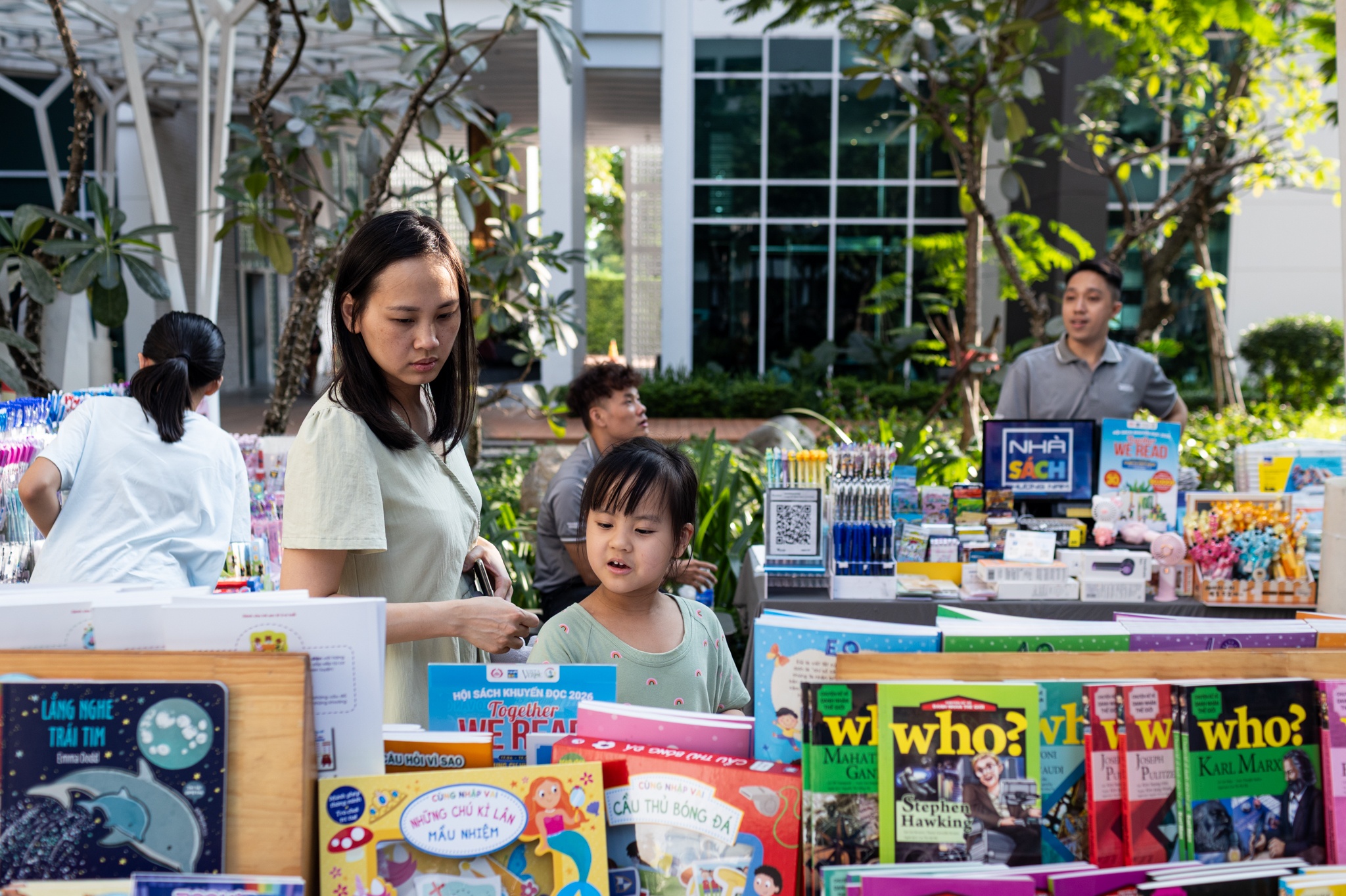 Hoi sach Khuyen doc anh 5