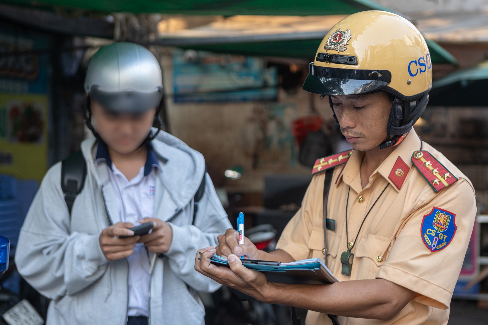 CSGT TP.HCM xu phat hoc sinh vi pham hinh anh