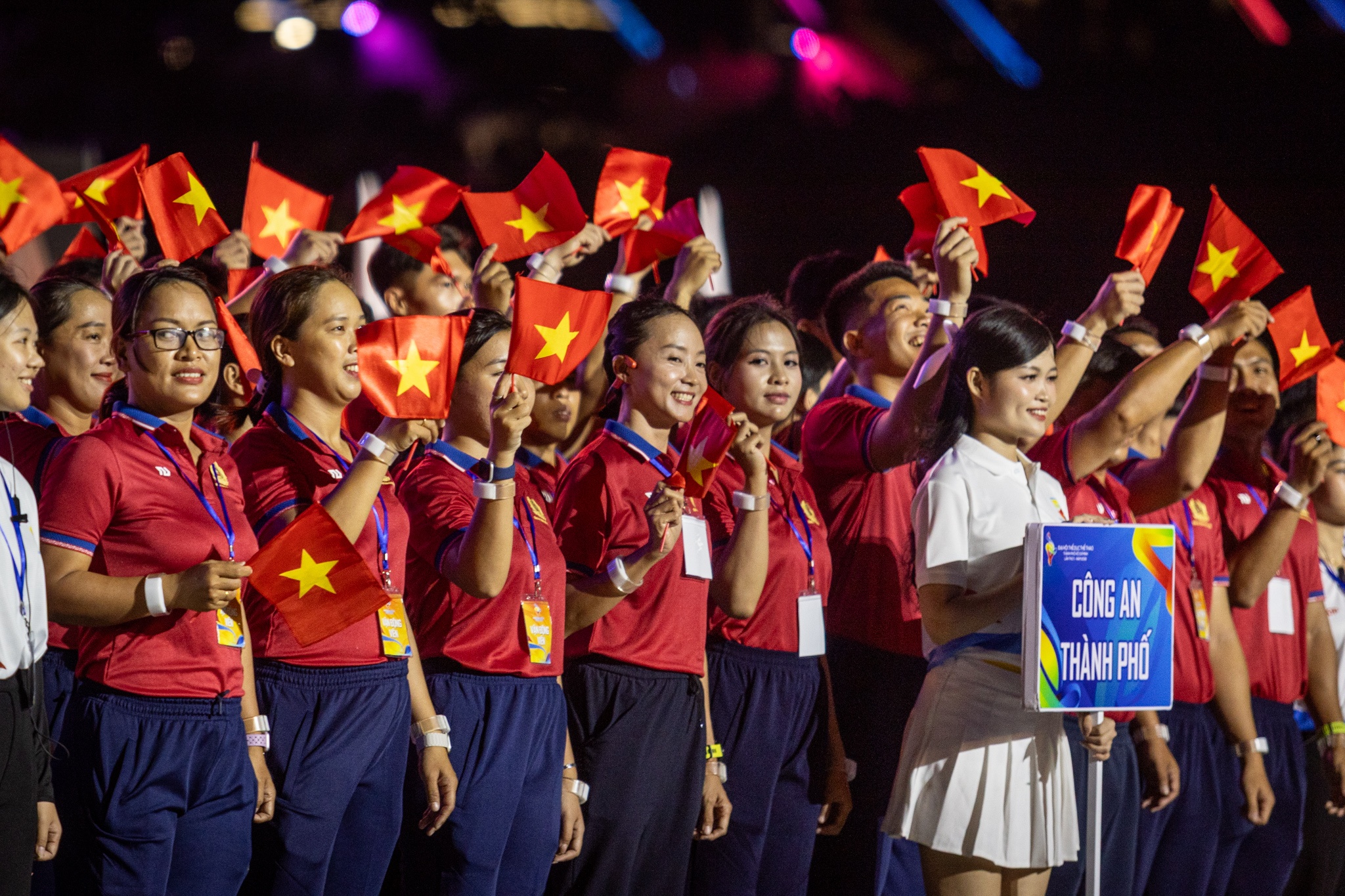 Hang nghin nguoi dieu hanh, ruoc duoc khai mac Dai hoi TDTT TP.HCM hinh anh