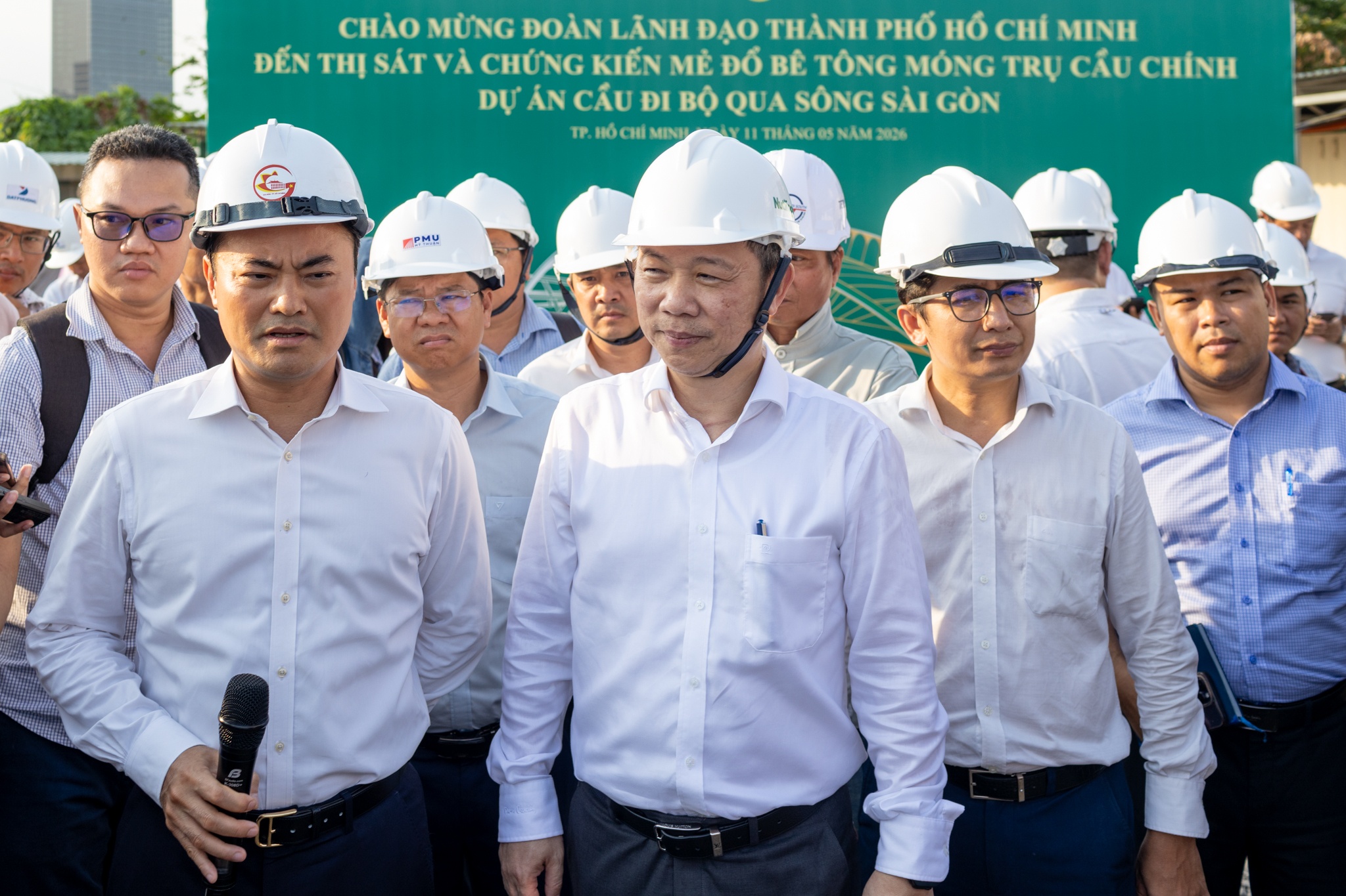 cau di bo anh 8