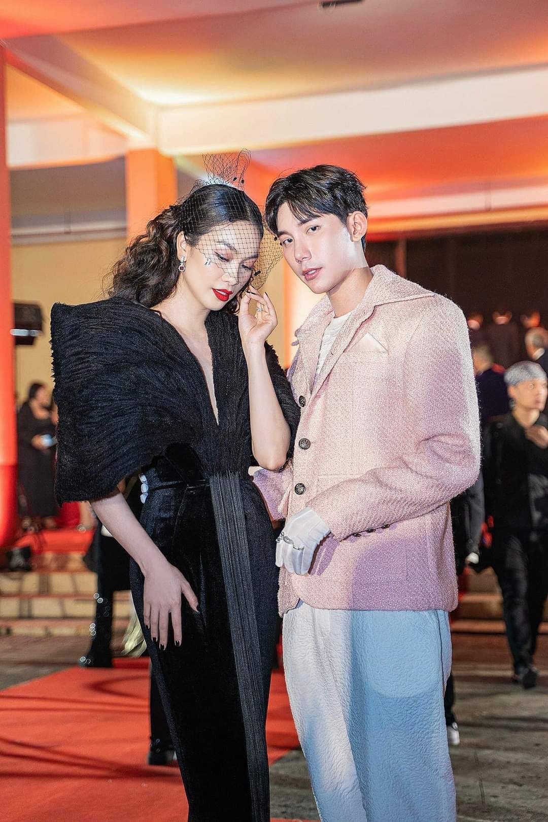 Luong Thuy Linh,  Minh Tu,  Tieu Vy anh 17