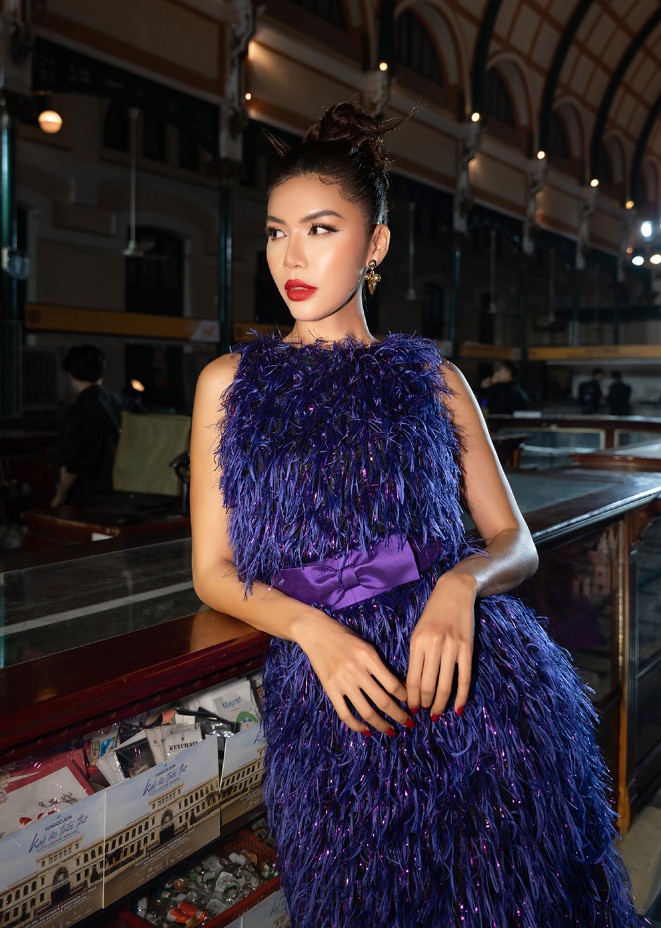 Luong Thuy Linh,  Minh Tu,  Tieu Vy anh 7