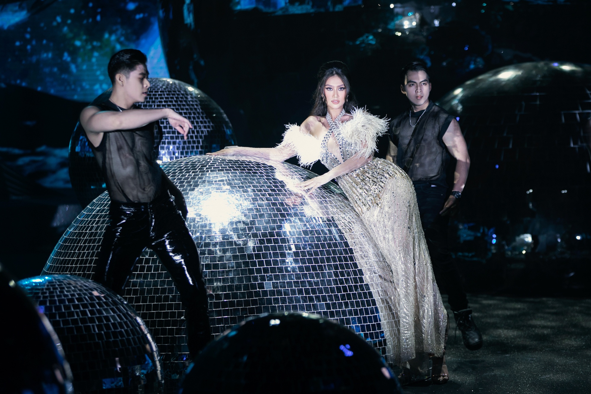 Review thoi trang,  Thuy Tien,  Do Thi Ha anh 3