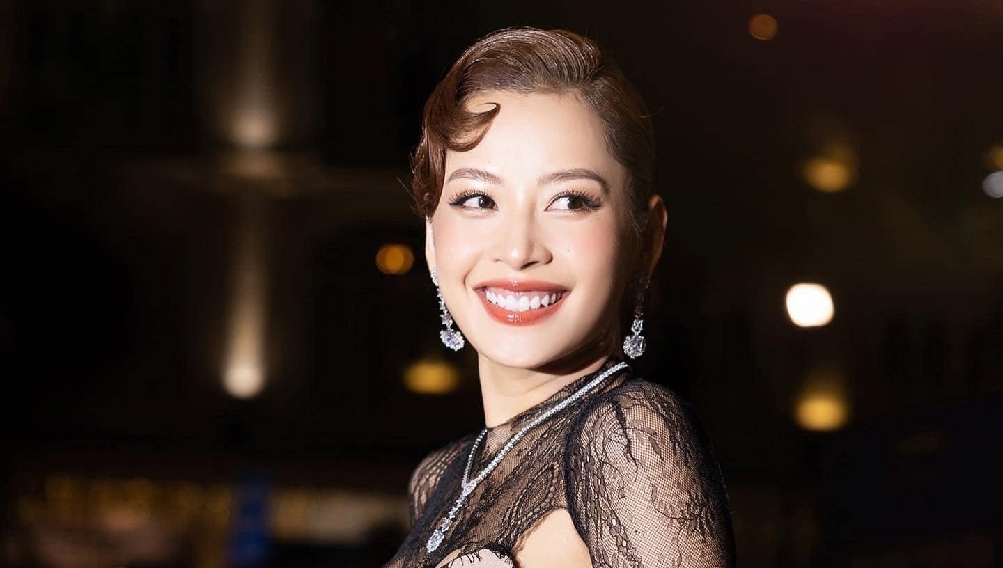 Chi Pu kem duyen vi loi mau trong trang phuc xuyen thau hinh anh