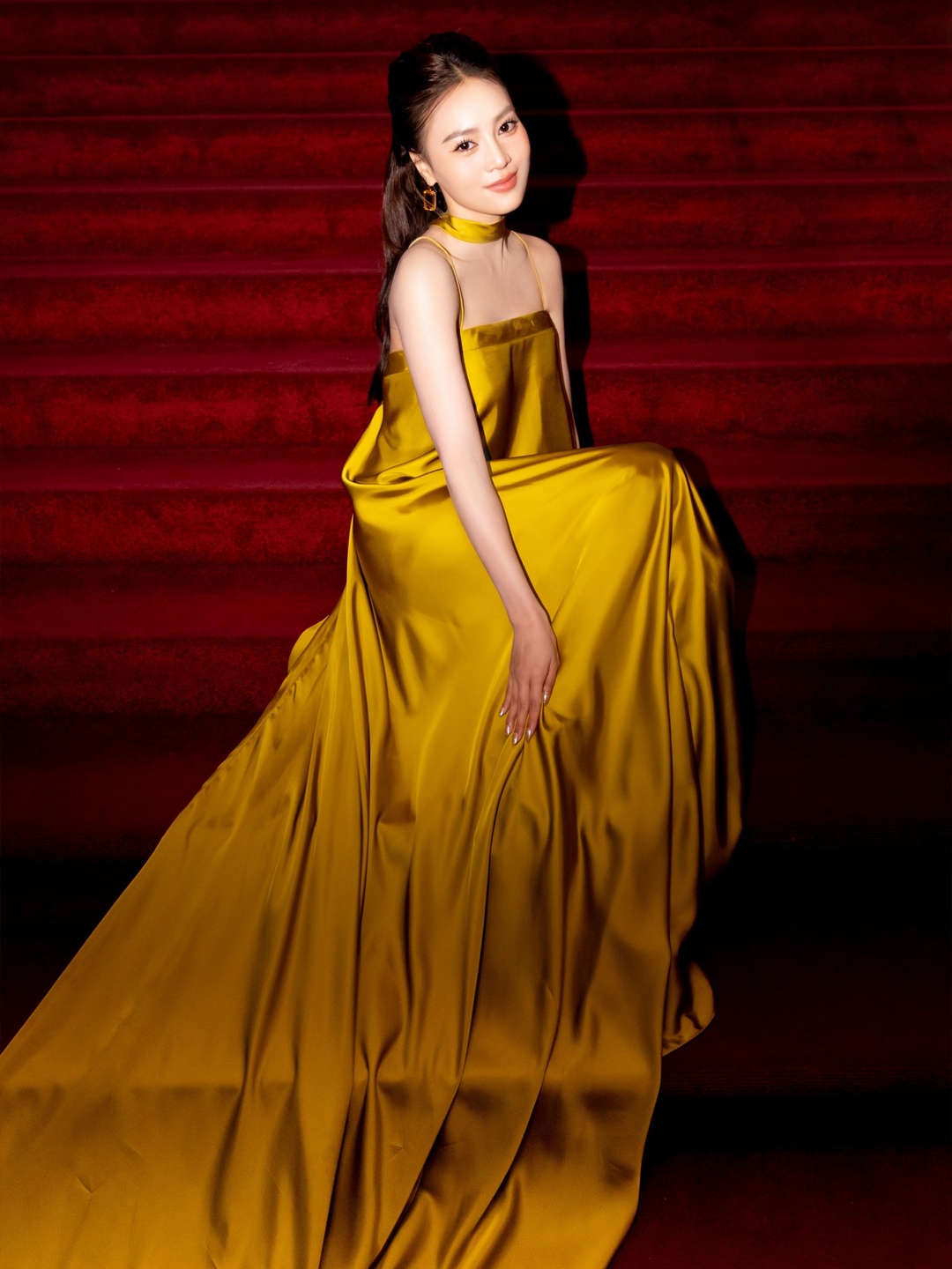 Thuy Ngan,  Angela Phuong Trinh,  Ninh Duong Lan Ngoc anh 6