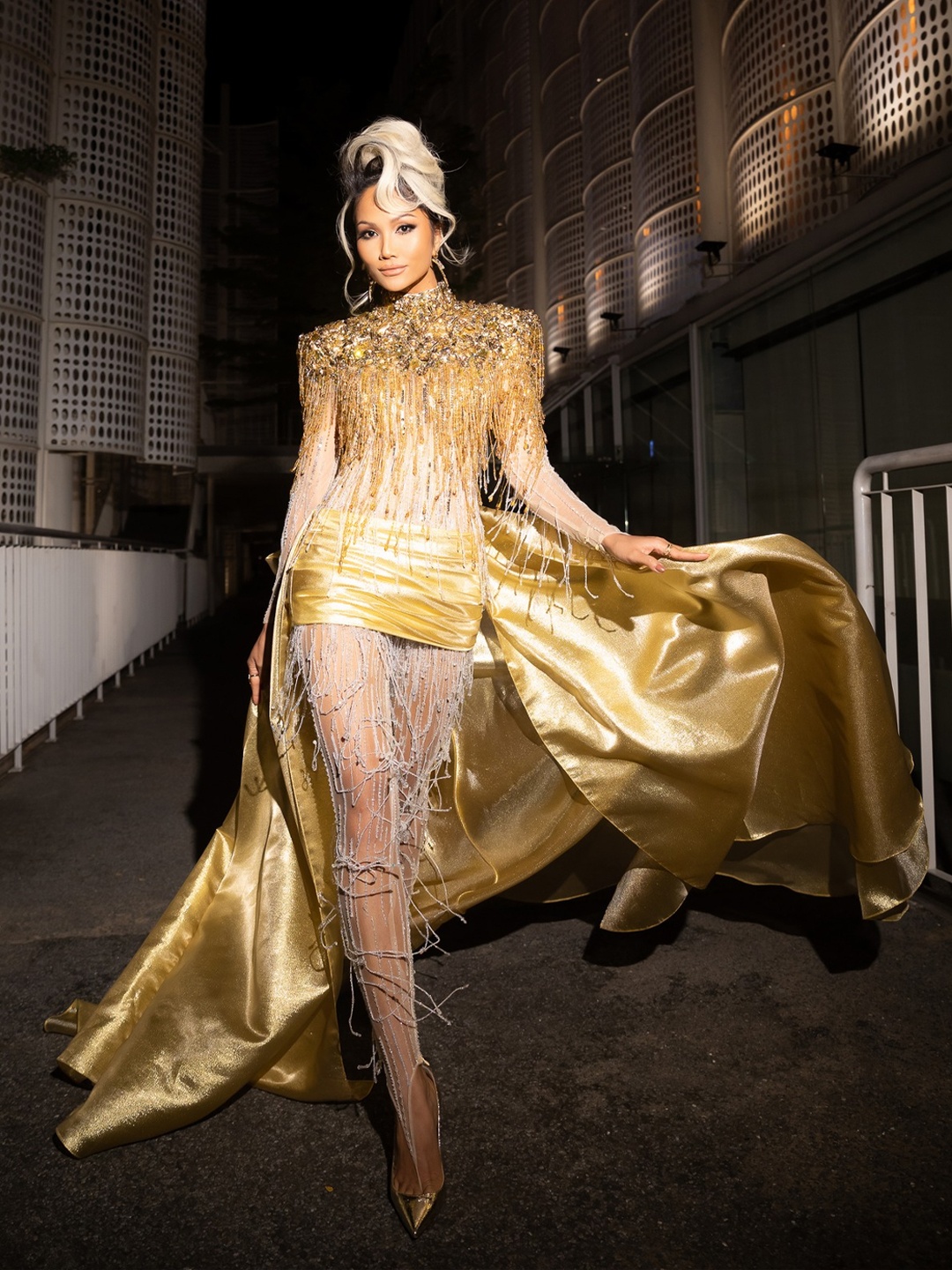 Thuy Ngan,  Angela Phuong Trinh,  Ninh Duong Lan Ngoc anh 4