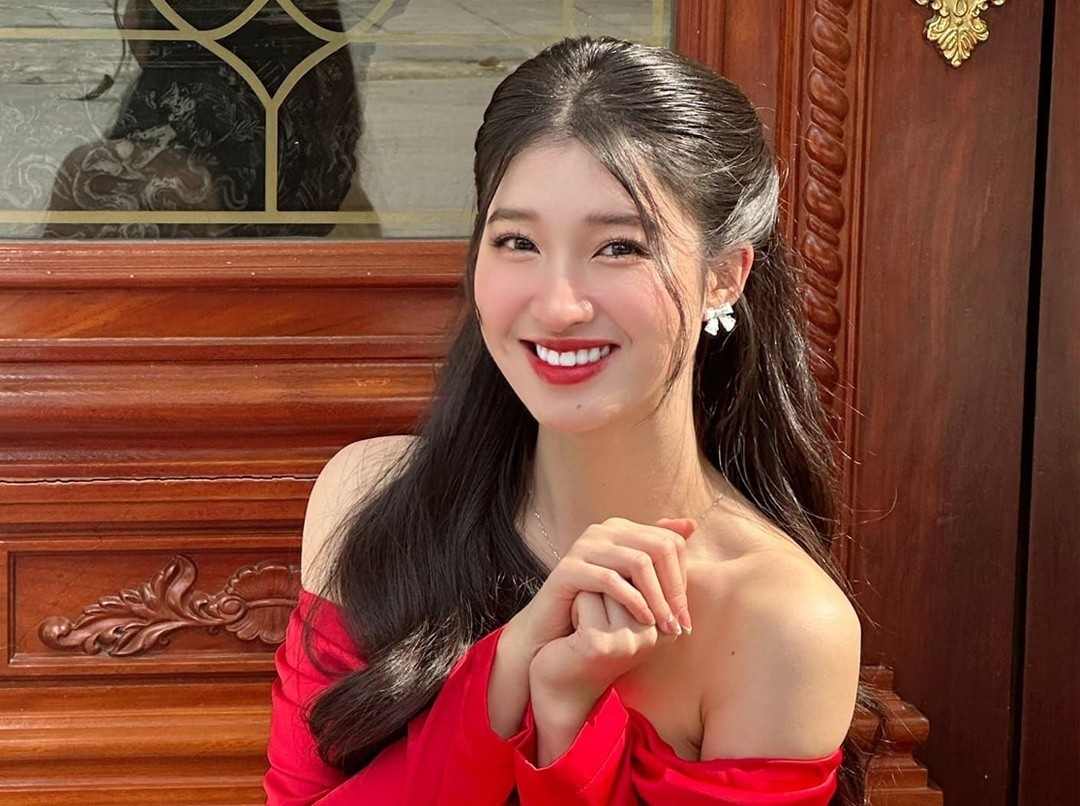 A hau Phuong Nhi vuot mat dan chi hinh anh