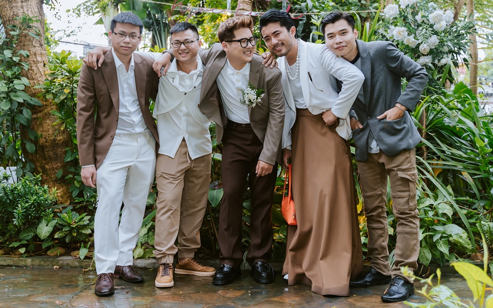 Dan ong mac vay anh 4