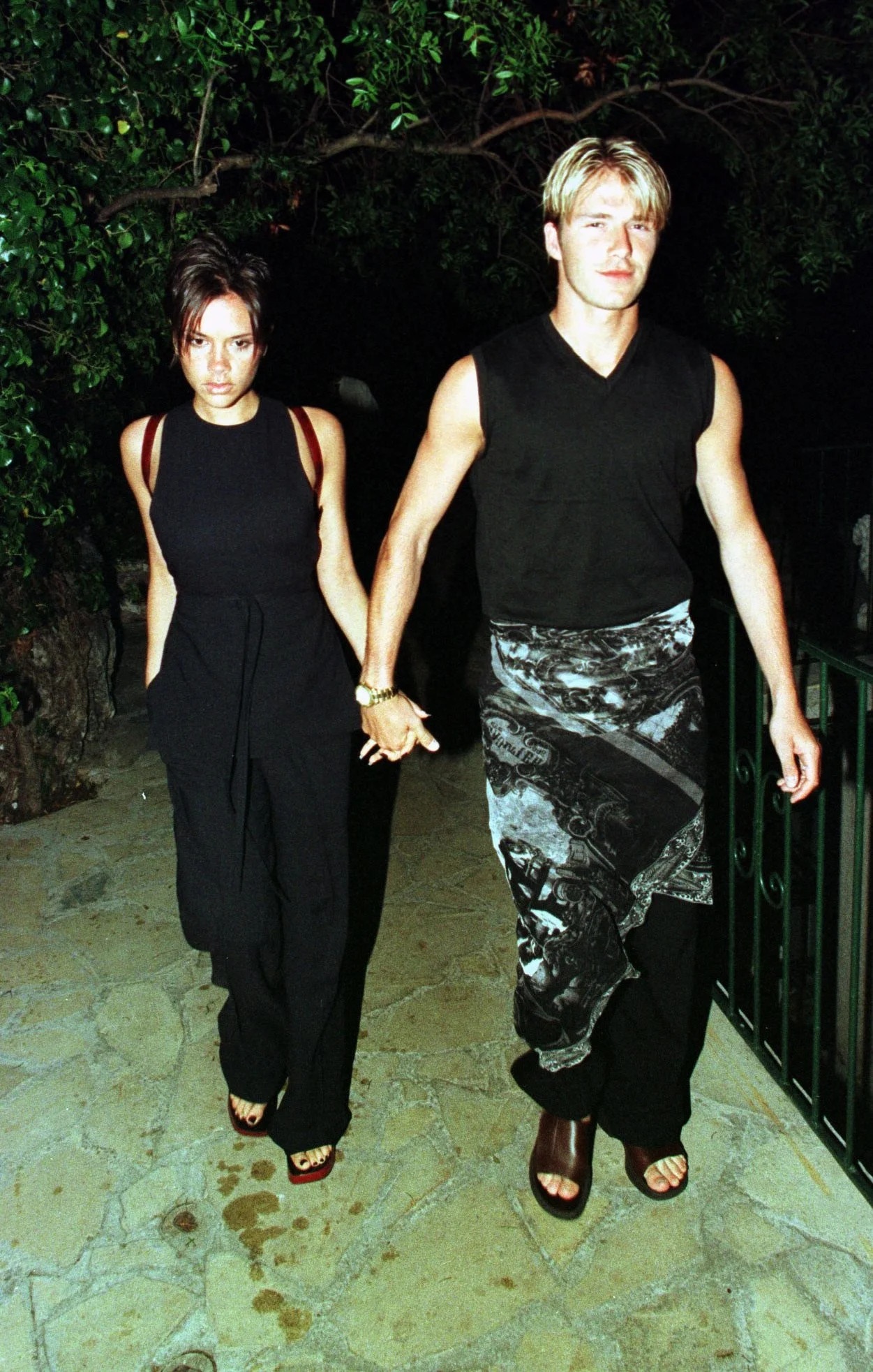 Dan ong mac vay,  Sao nam mac vay anh 1