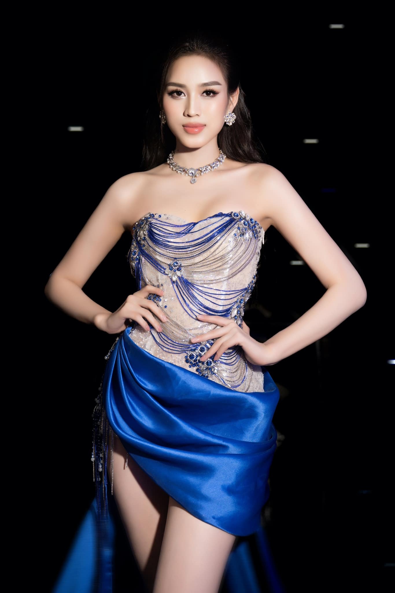 Do Thi Ha bikini anh 11