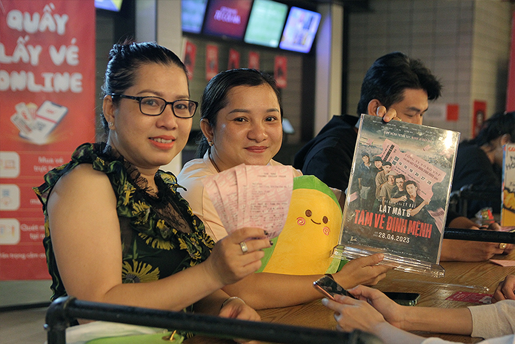 Ly Hai Lat mat anh 7