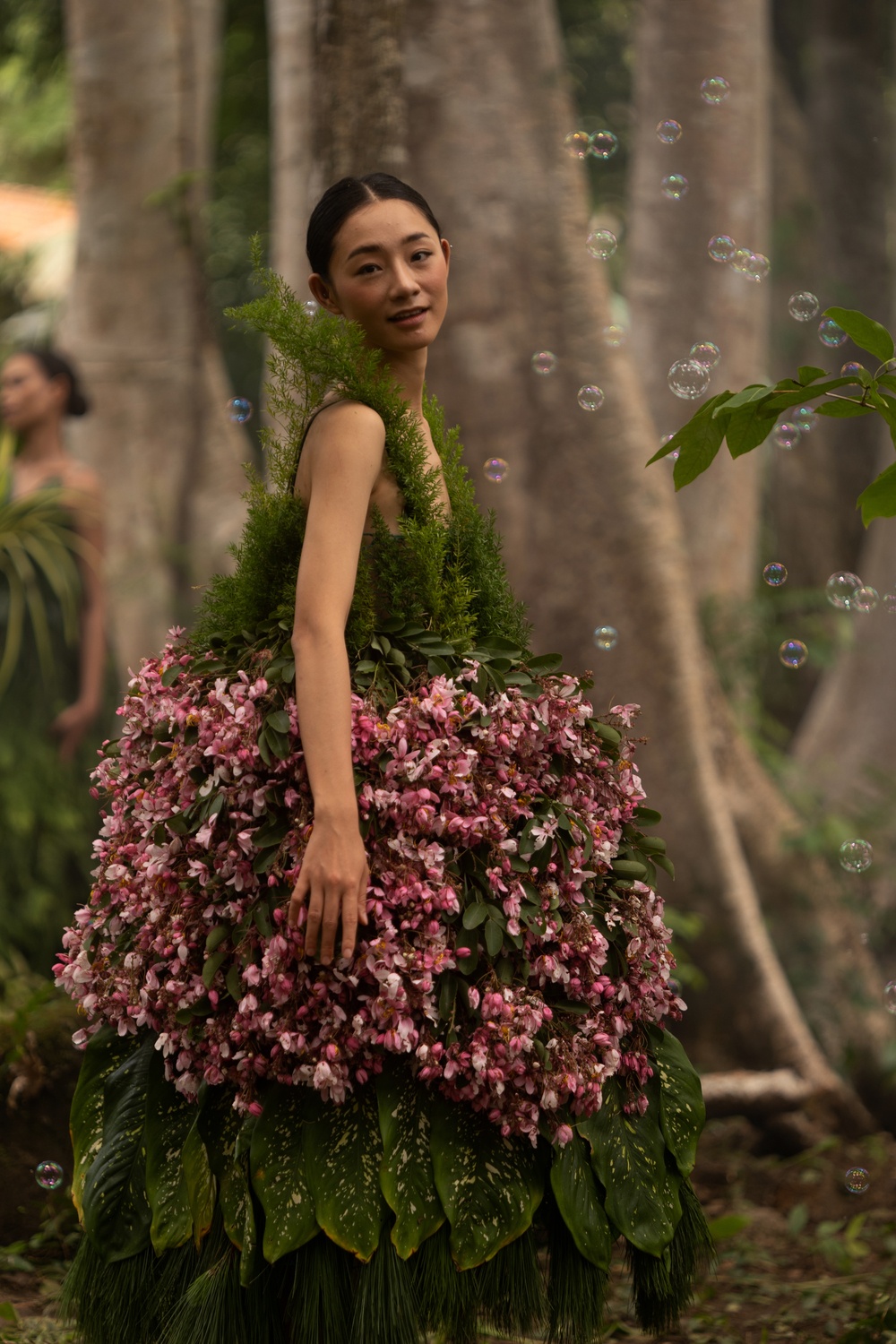 Linh Nga cattwalk anh 2