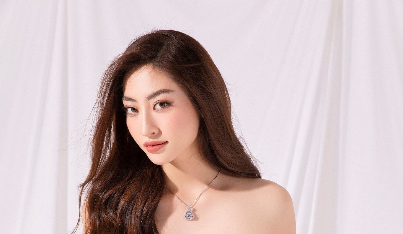 Vay xuyen thau cua Luong Thuy Linh hinh anh