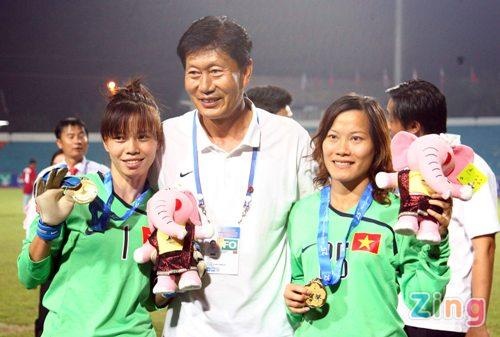 Cac tuyen thu nu chia se ve HLV Tran Van Phat hinh anh